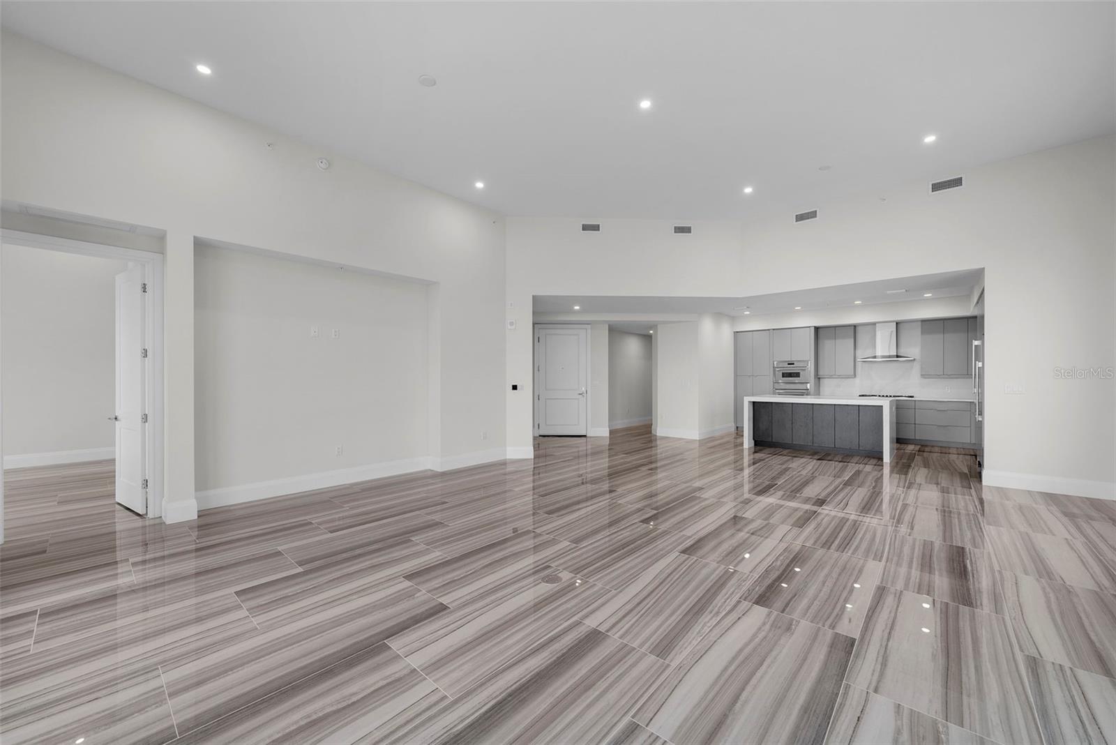 ALTURA BAYSHORE - Residential