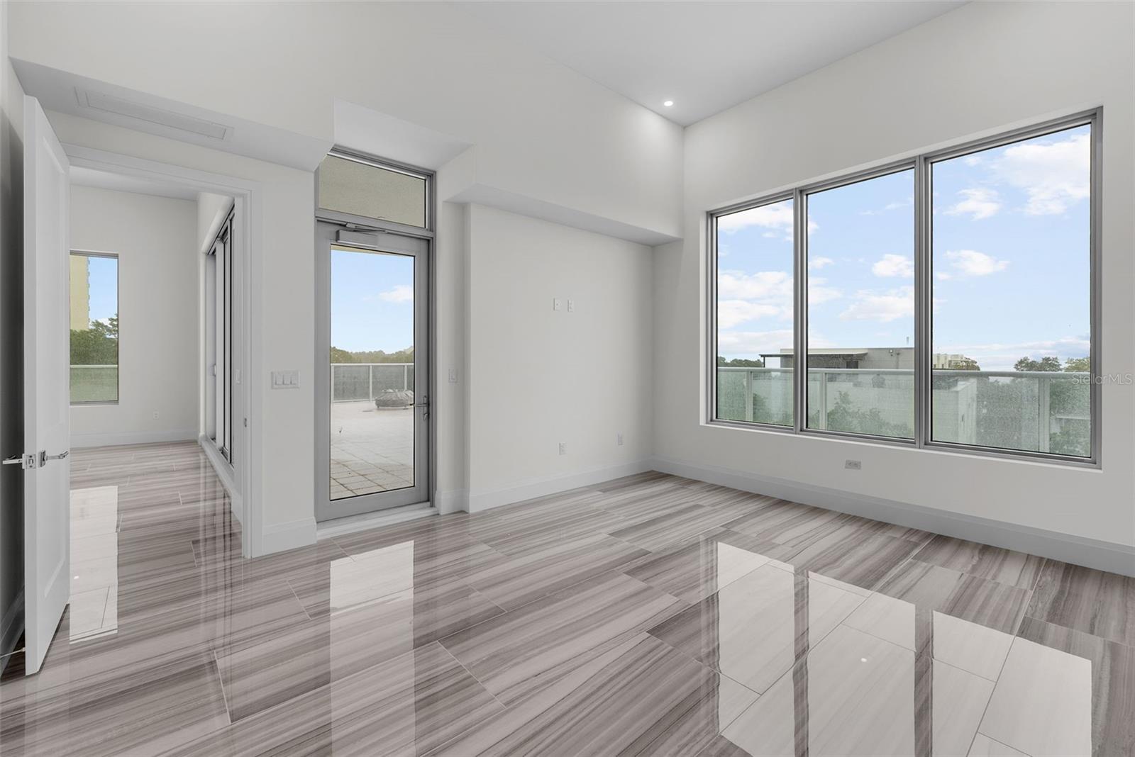 ALTURA BAYSHORE - Residential