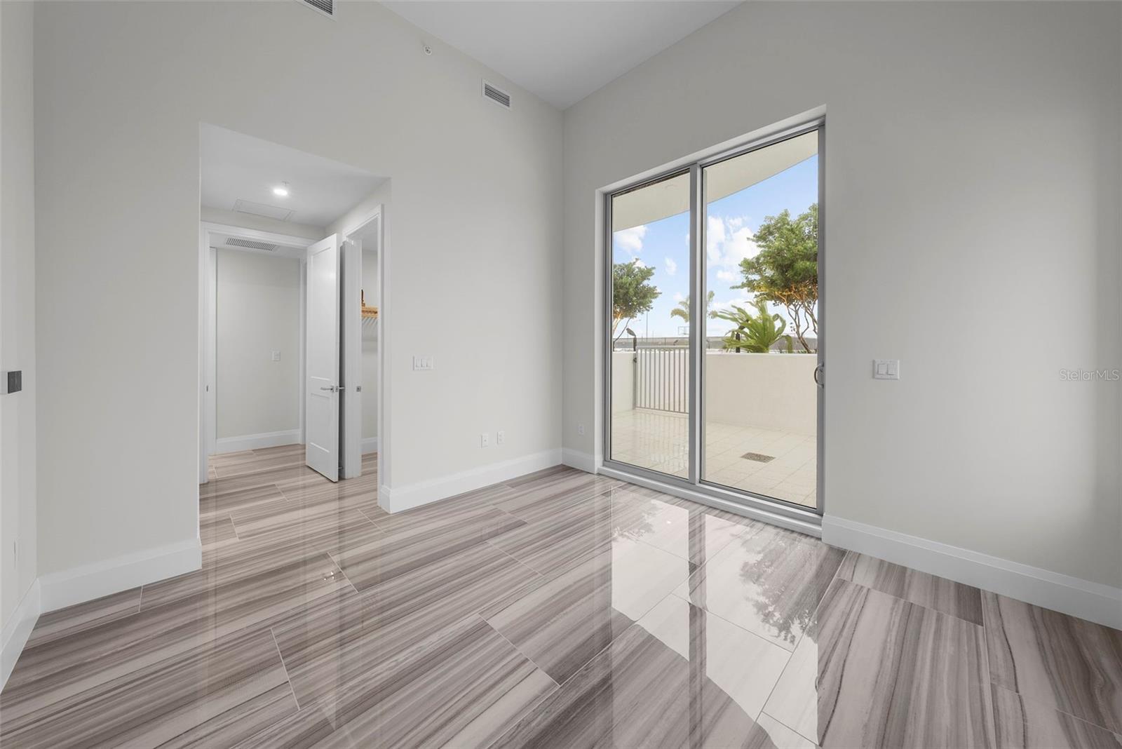 ALTURA BAYSHORE - Residential