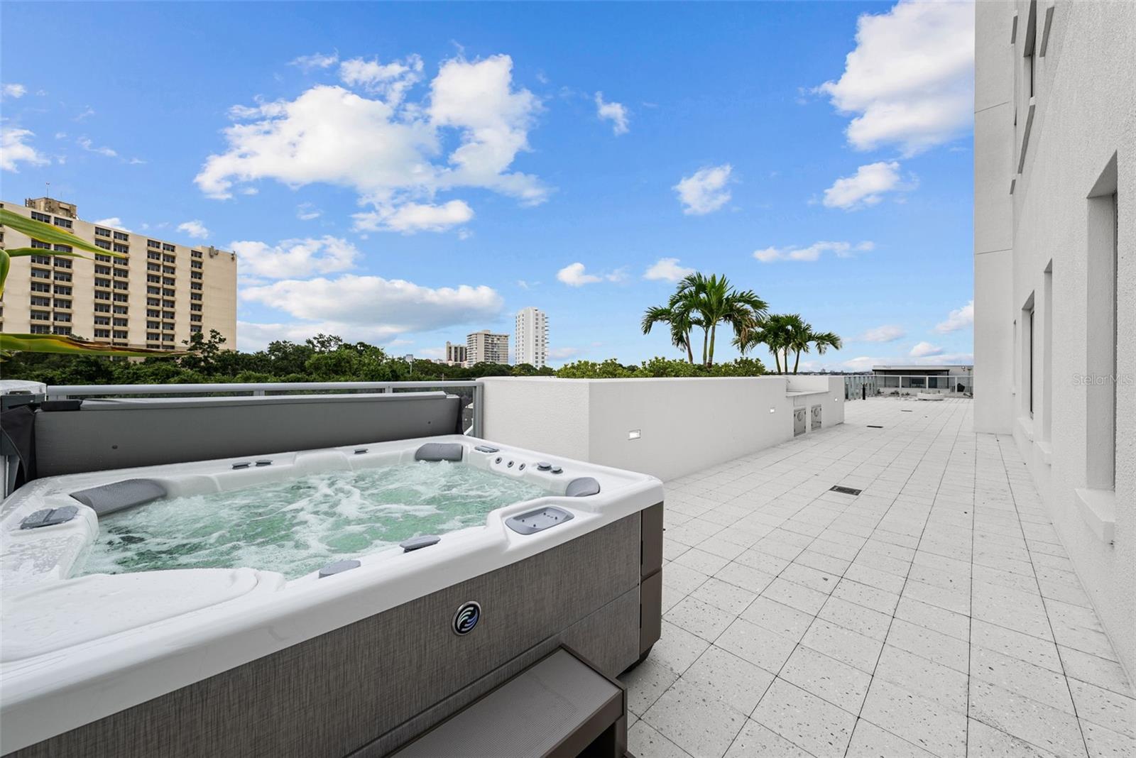 ALTURA BAYSHORE - Residential