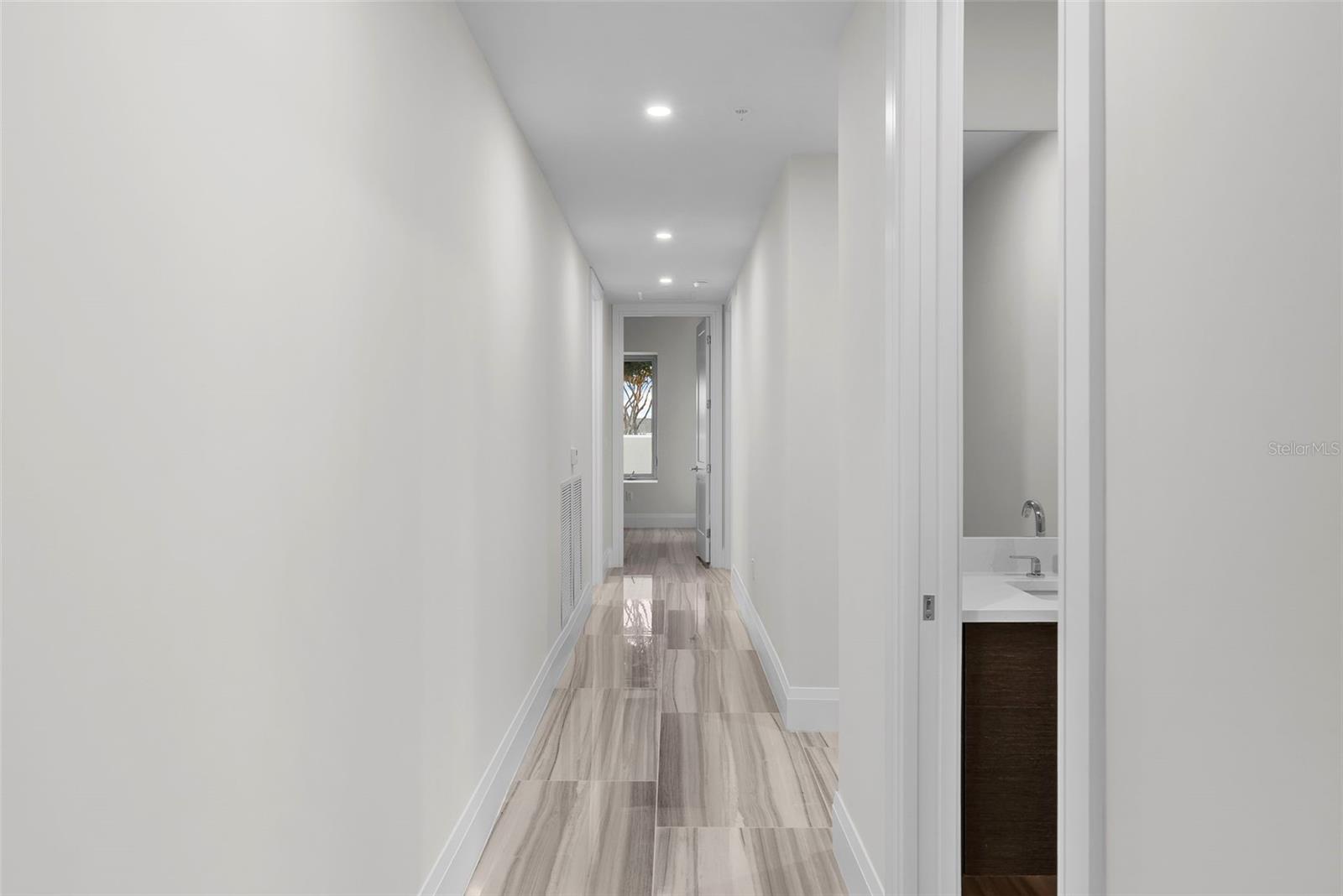 ALTURA BAYSHORE - Residential