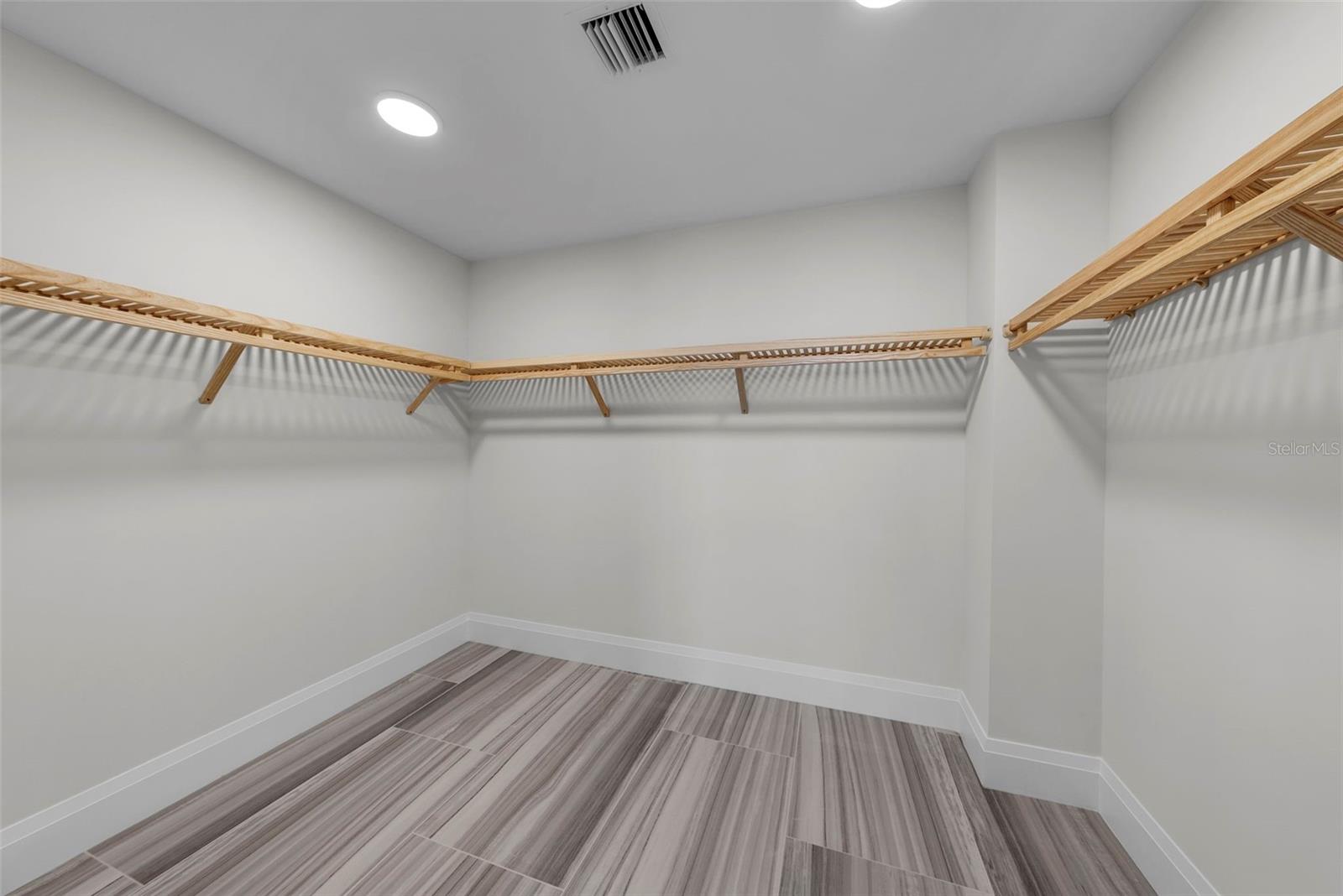 ALTURA BAYSHORE - Residential