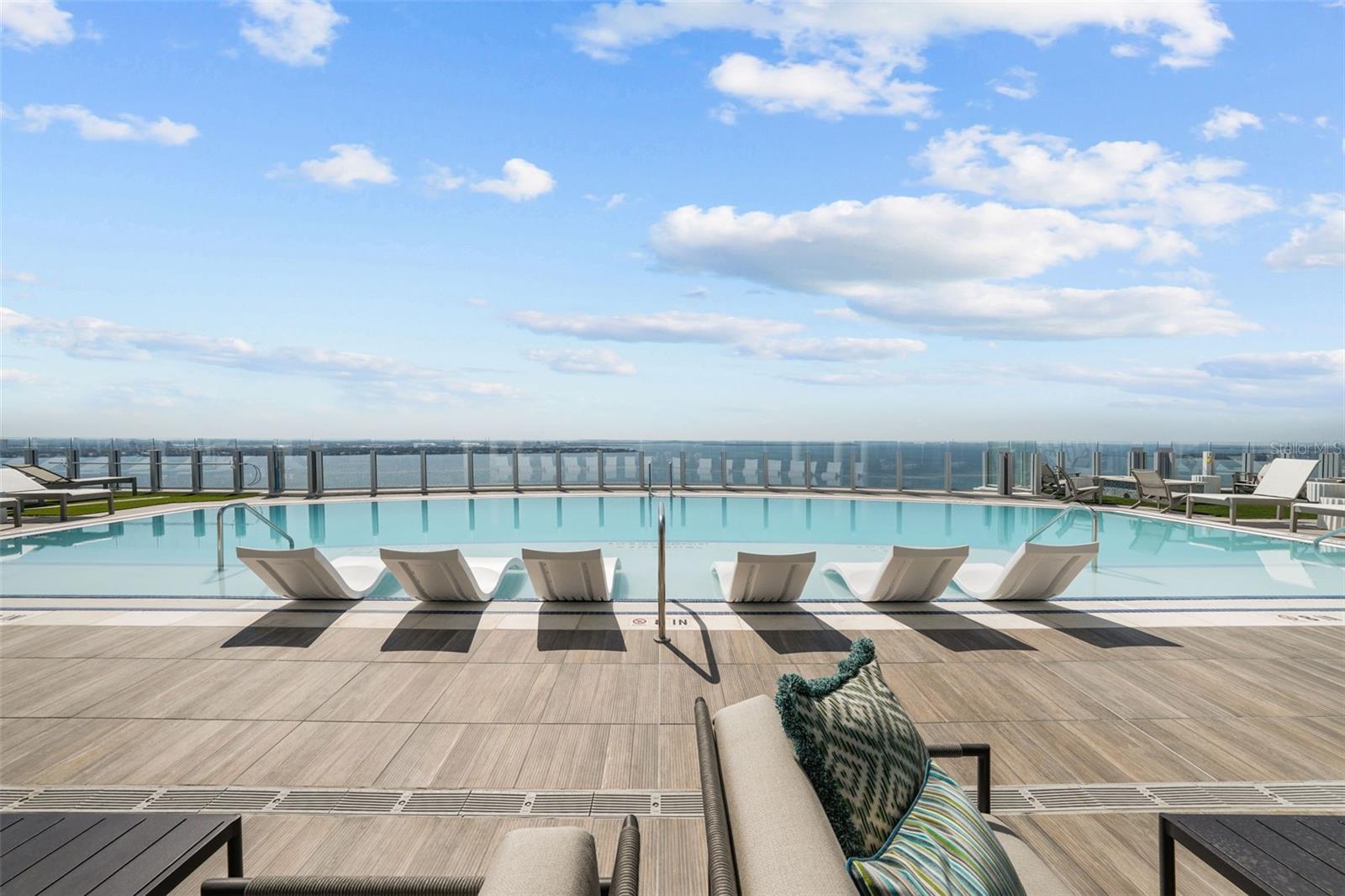 ALTURA BAYSHORE - Residential