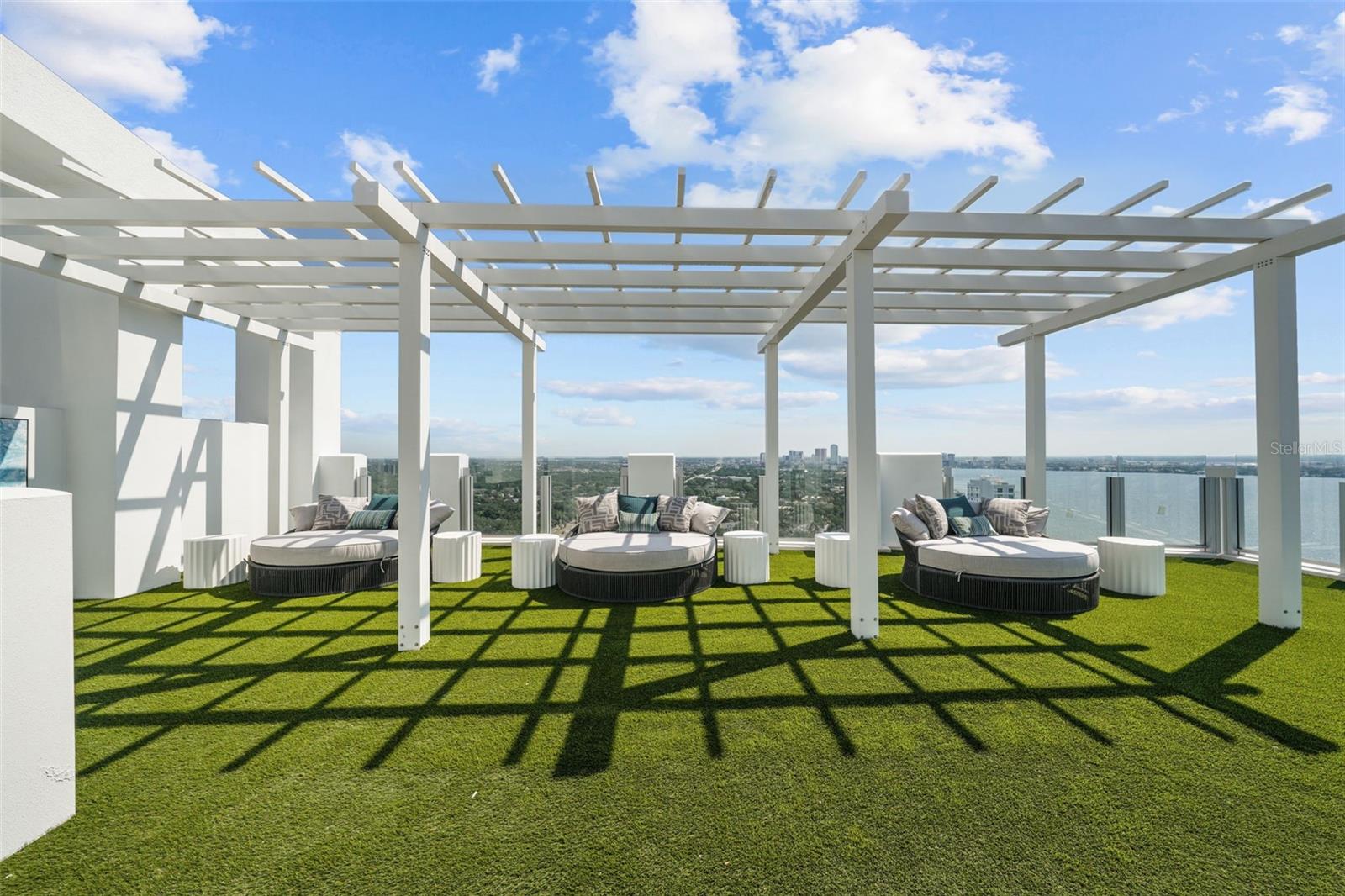 ALTURA BAYSHORE - Residential