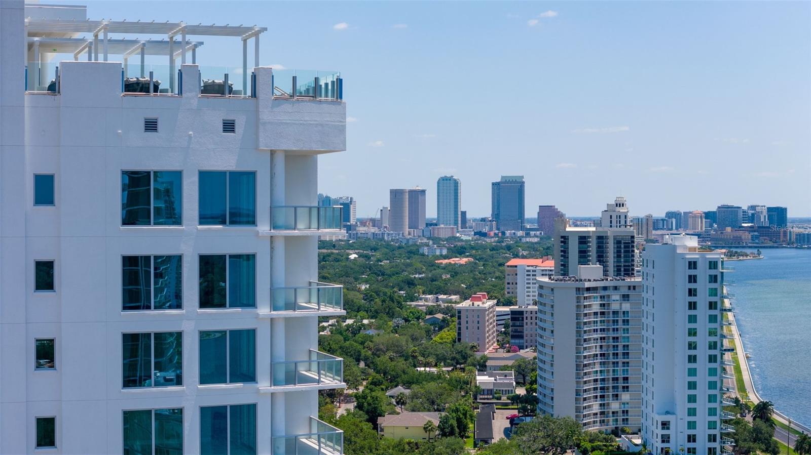 ALTURA BAYSHORE - Residential