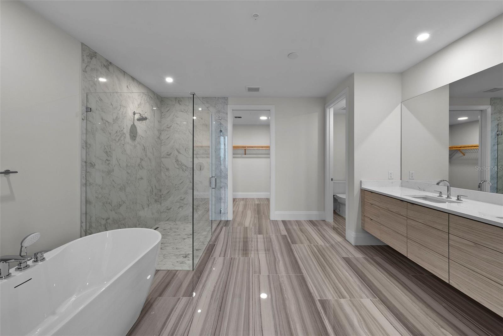 ALTURA BAYSHORE - Residential