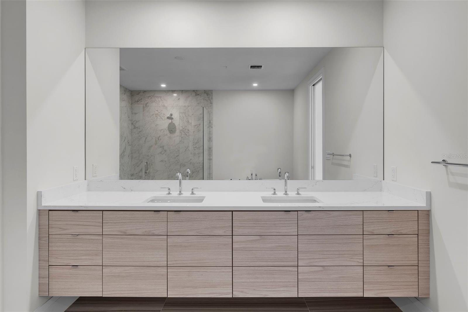 ALTURA BAYSHORE - Residential