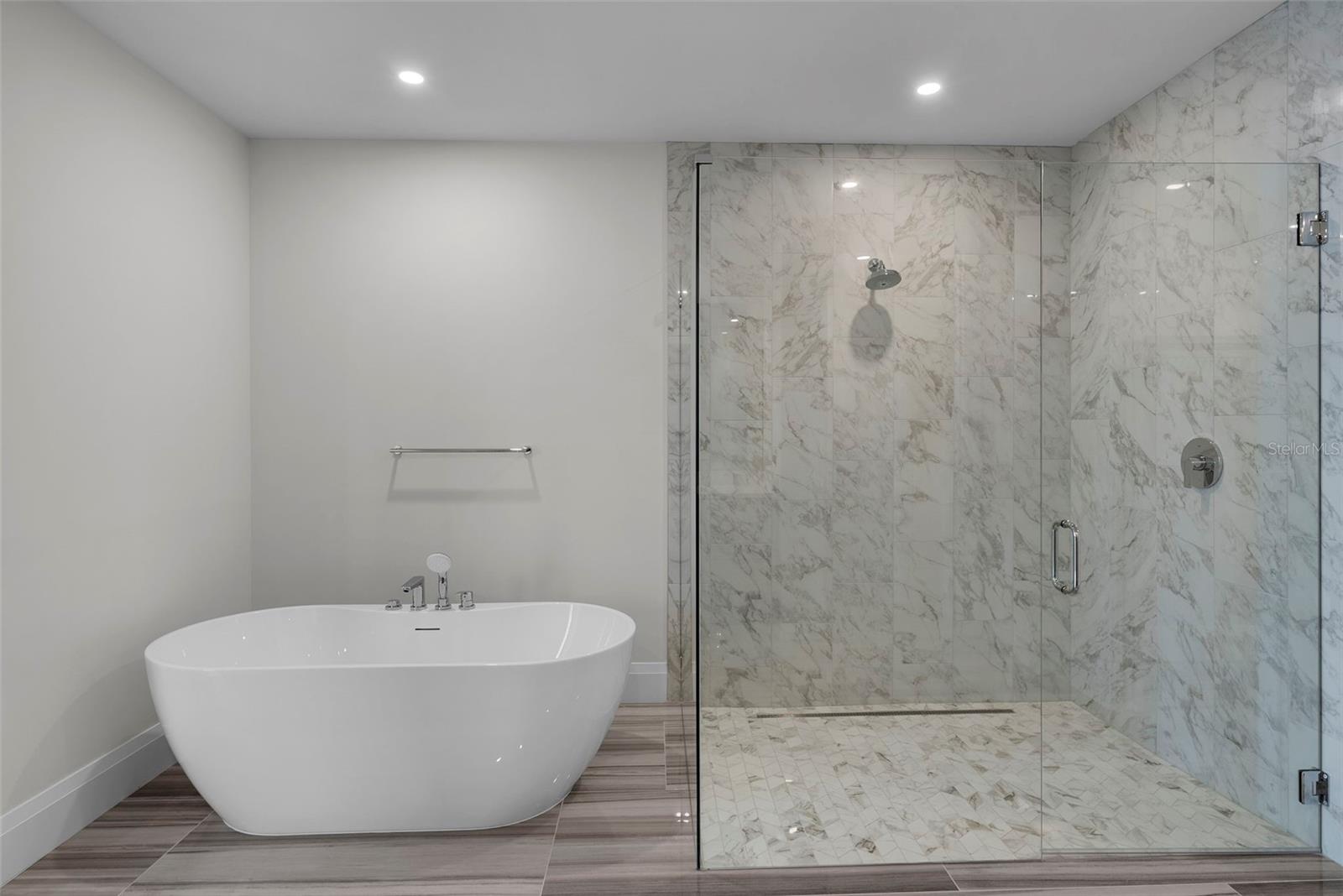 ALTURA BAYSHORE - Residential