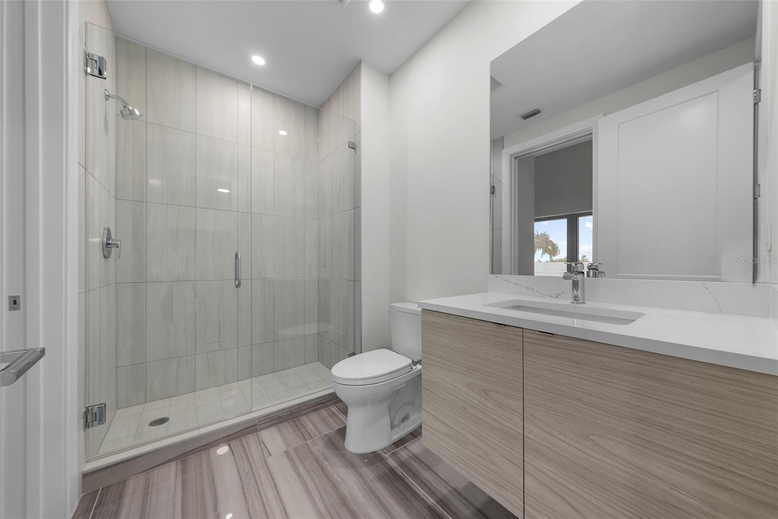 ALTURA BAYSHORE - Residential