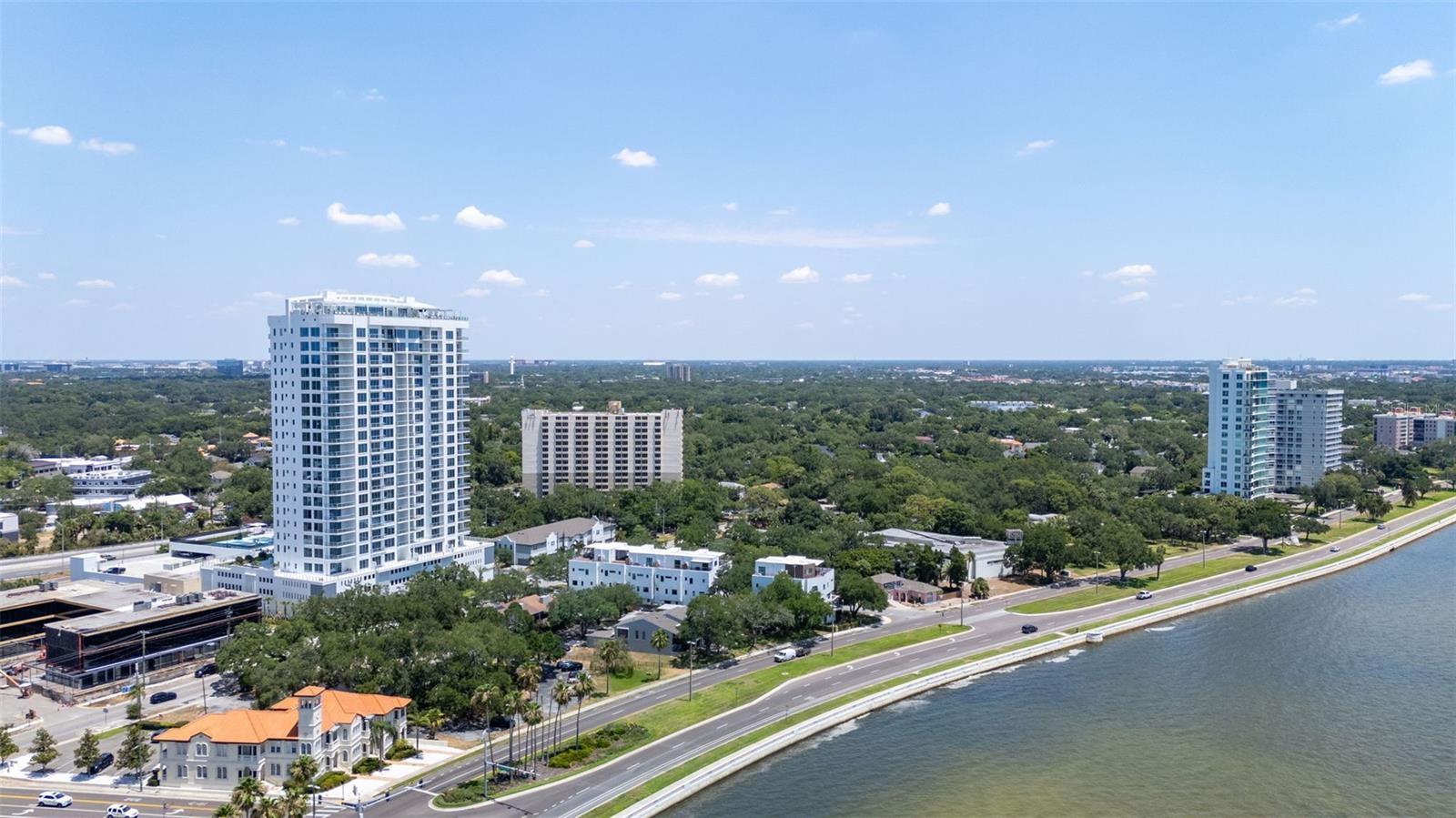 ALTURA BAYSHORE - Residential