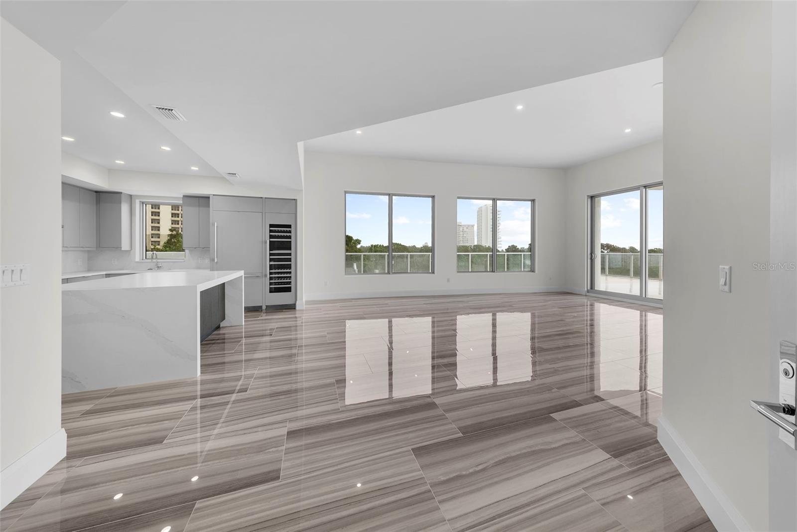 ALTURA BAYSHORE - Residential