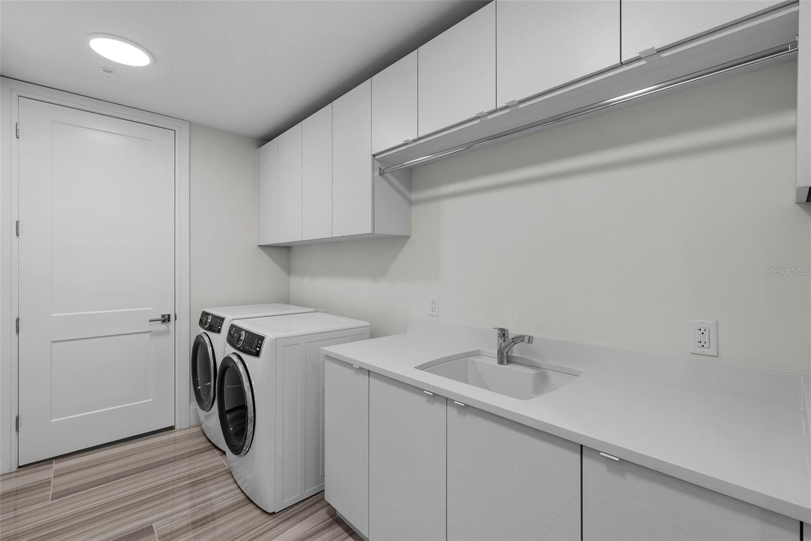 ALTURA BAYSHORE - Residential