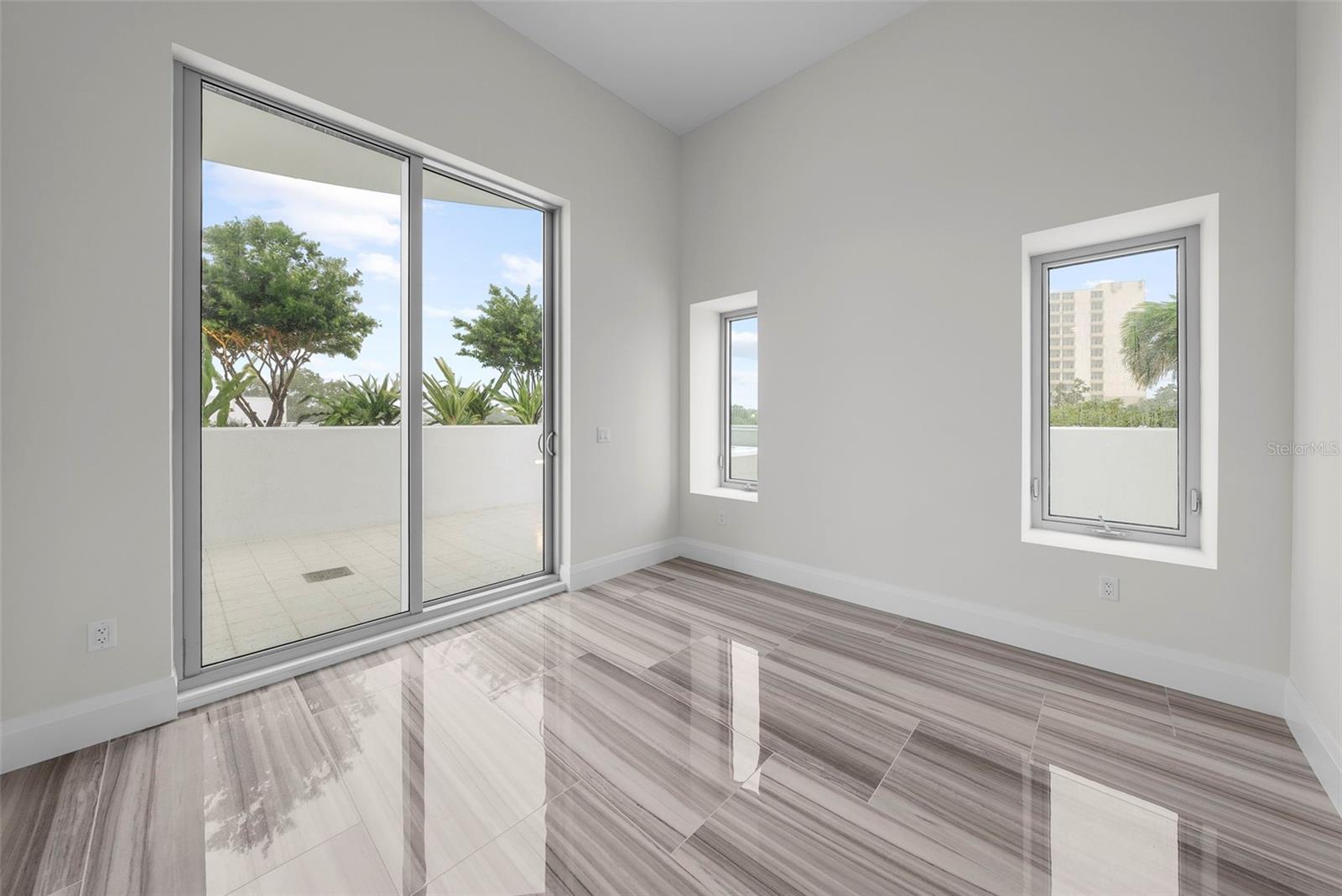 ALTURA BAYSHORE - Residential