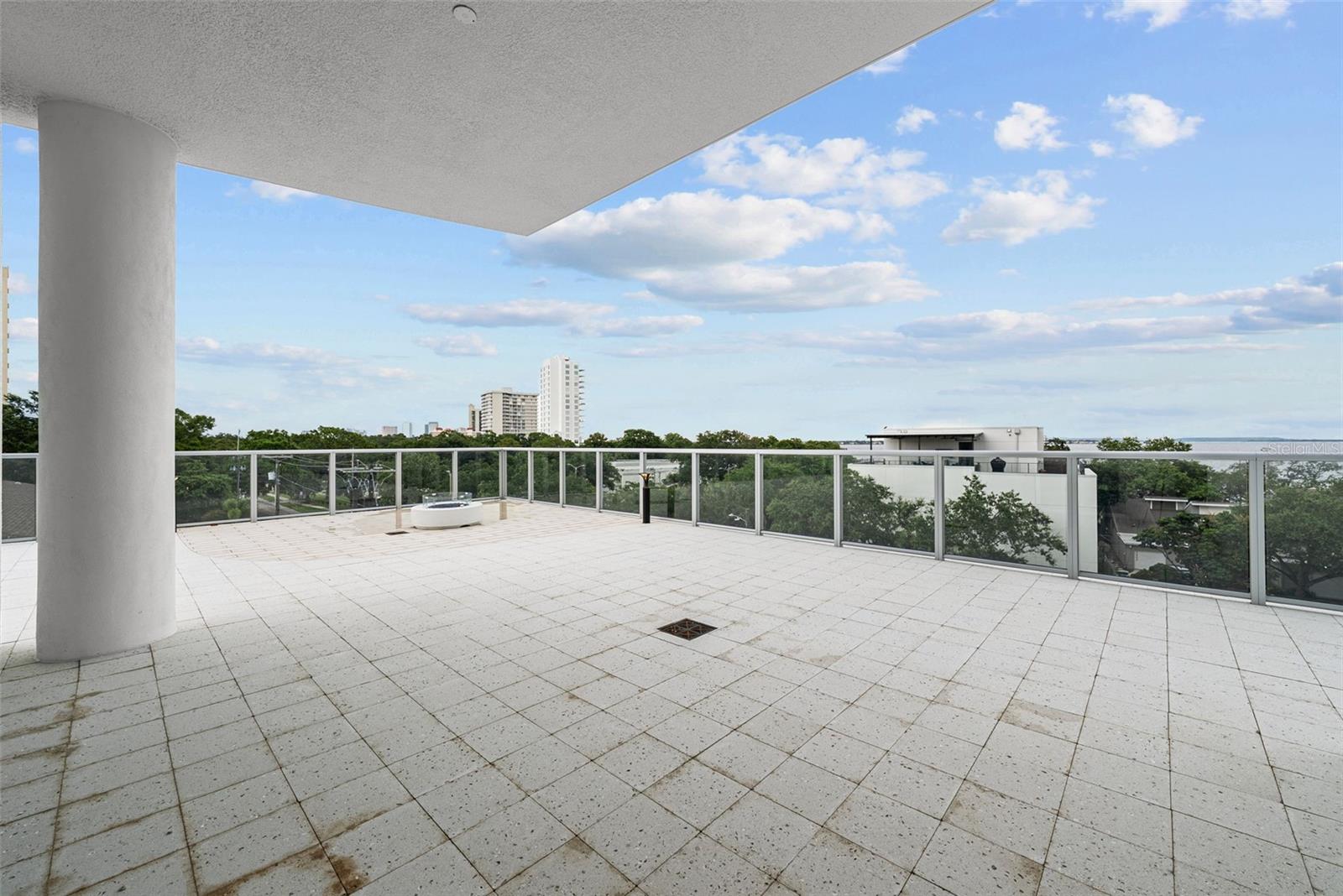 ALTURA BAYSHORE - Residential