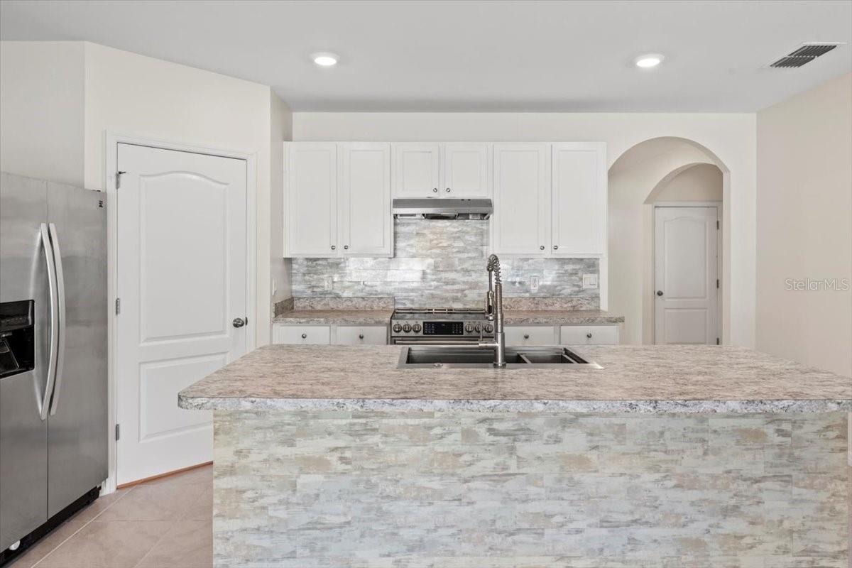 WOODBRIDGE LKS/EDGEWATER - Residential