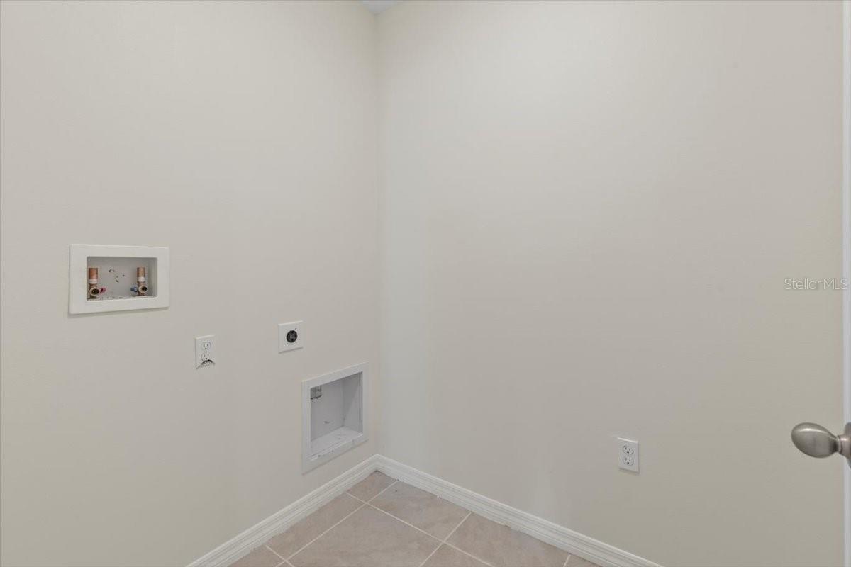 WOODBRIDGE LKS/EDGEWATER - Residential