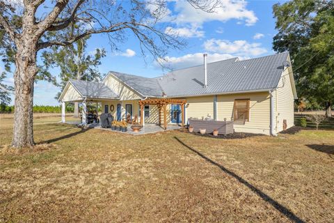 A home in HIGH SPRINGS