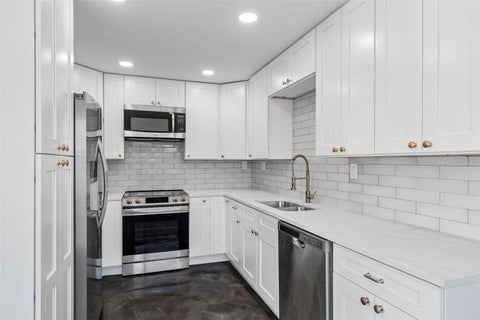 4125 Grove, St Petersburg, FL 33705
