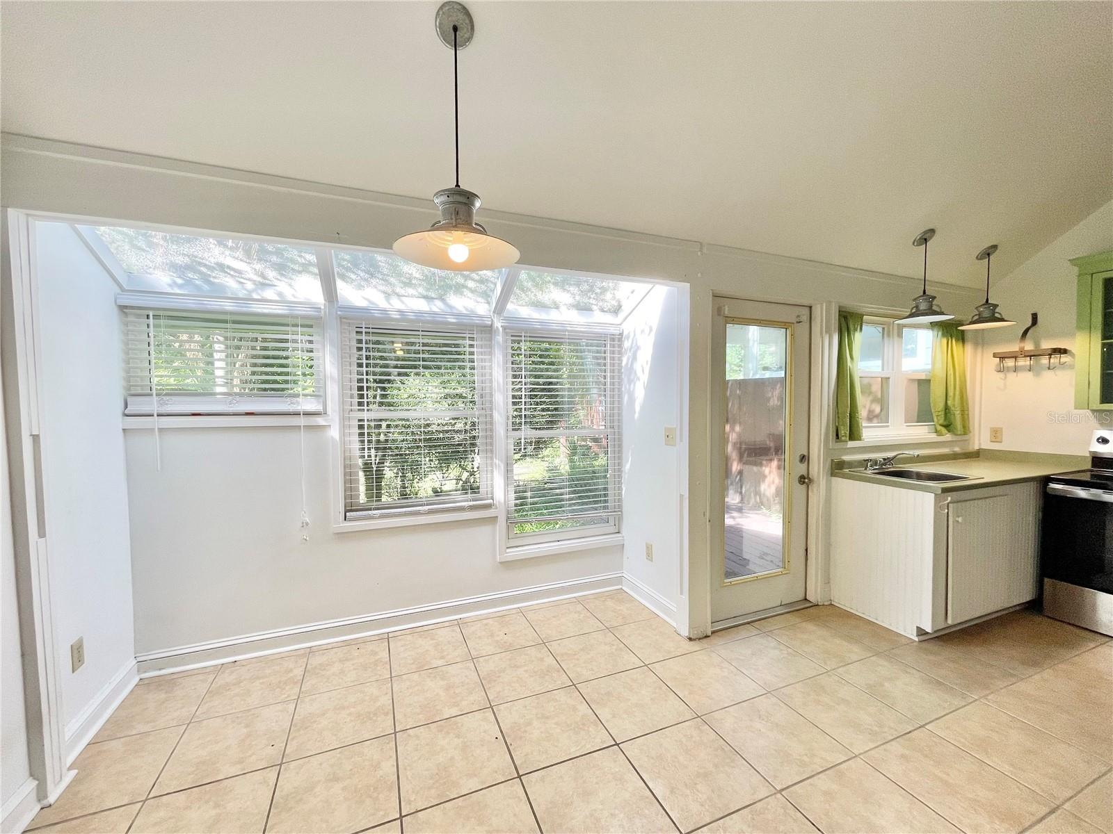 DOIG & ROBERTSONS ADDN-W R THOMAS - Residential Income