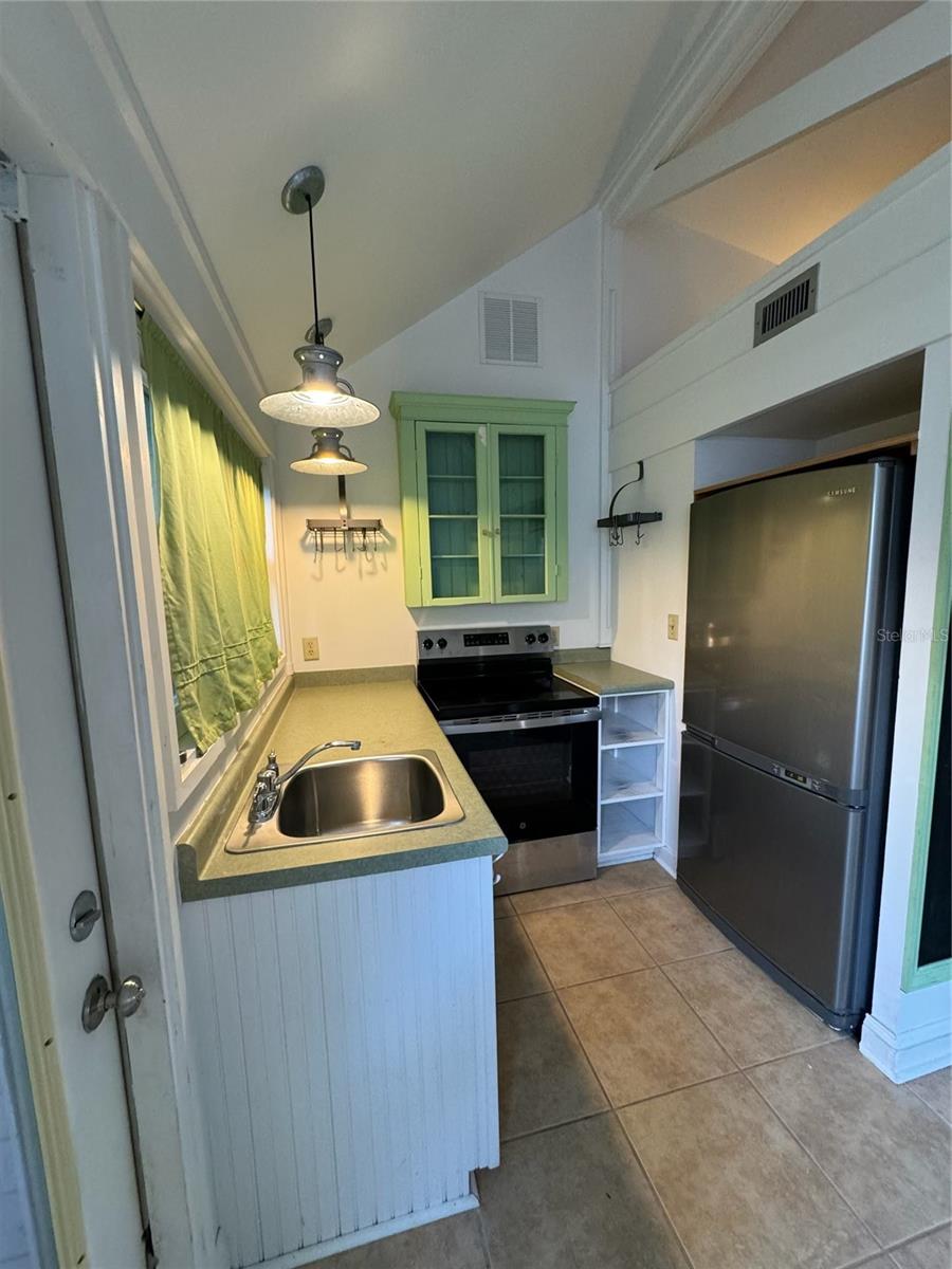 DOIG & ROBERTSONS ADDN-W R THOMAS - Residential Income