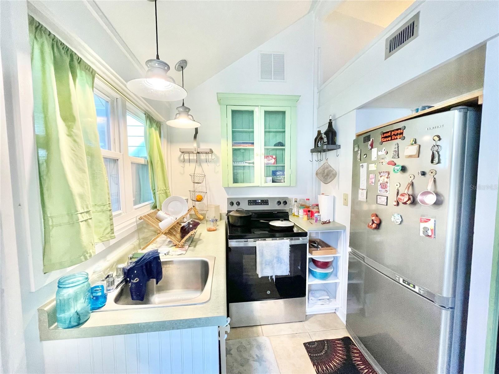 DOIG & ROBERTSONS ADDN-W R THOMAS - Residential Income