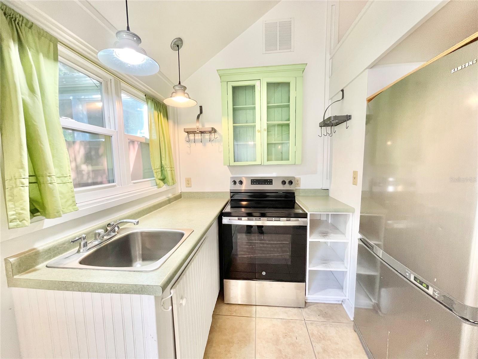 DOIG & ROBERTSONS ADDN-W R THOMAS - Residential Income