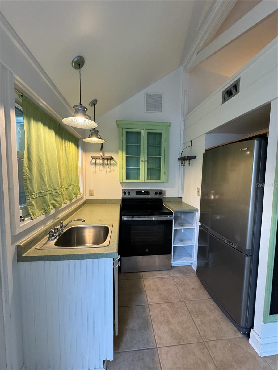 DOIG & ROBERTSONS ADDN-W R THOMAS - Residential Income