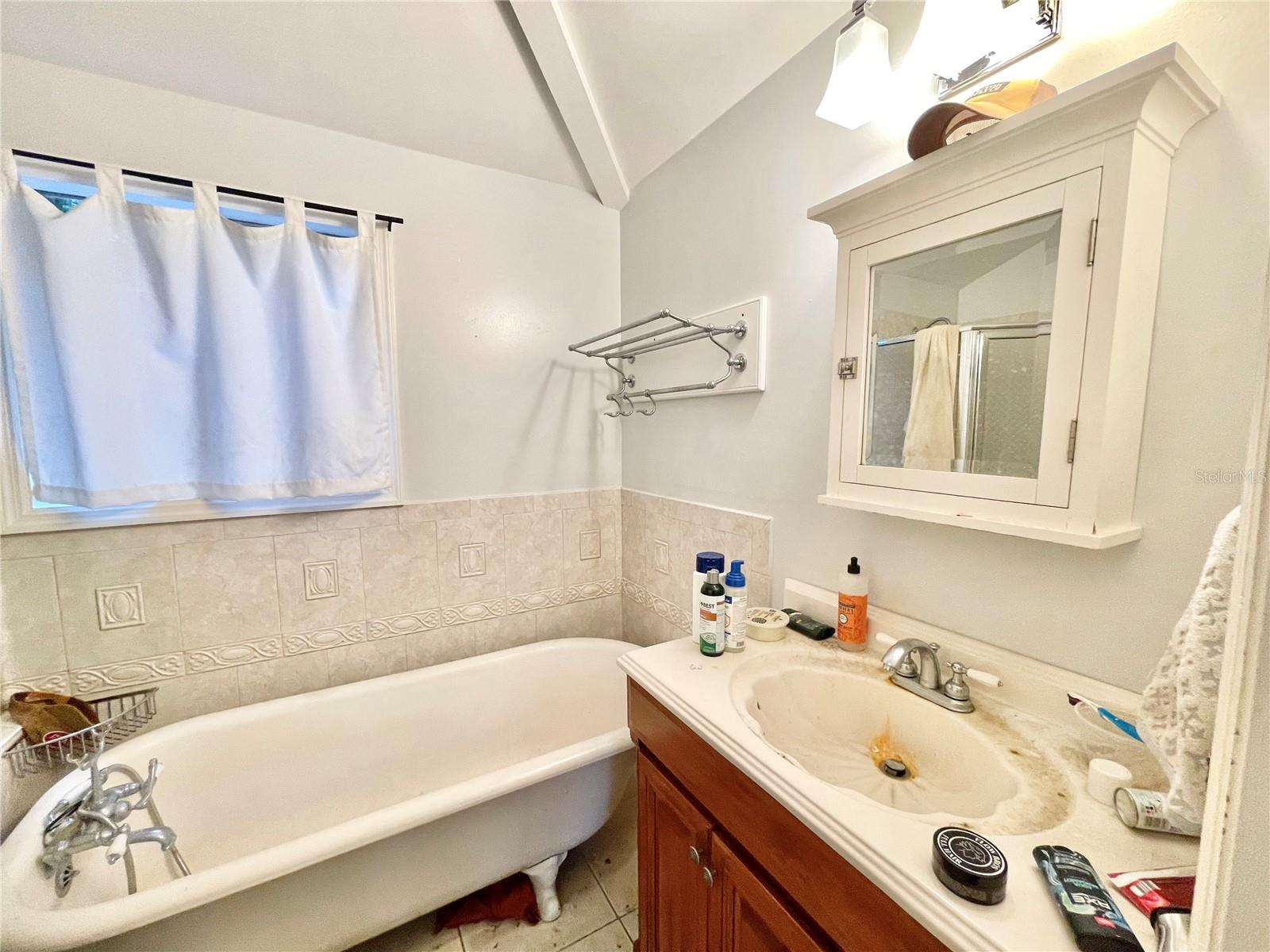 DOIG & ROBERTSONS ADDN-W R THOMAS - Residential Income