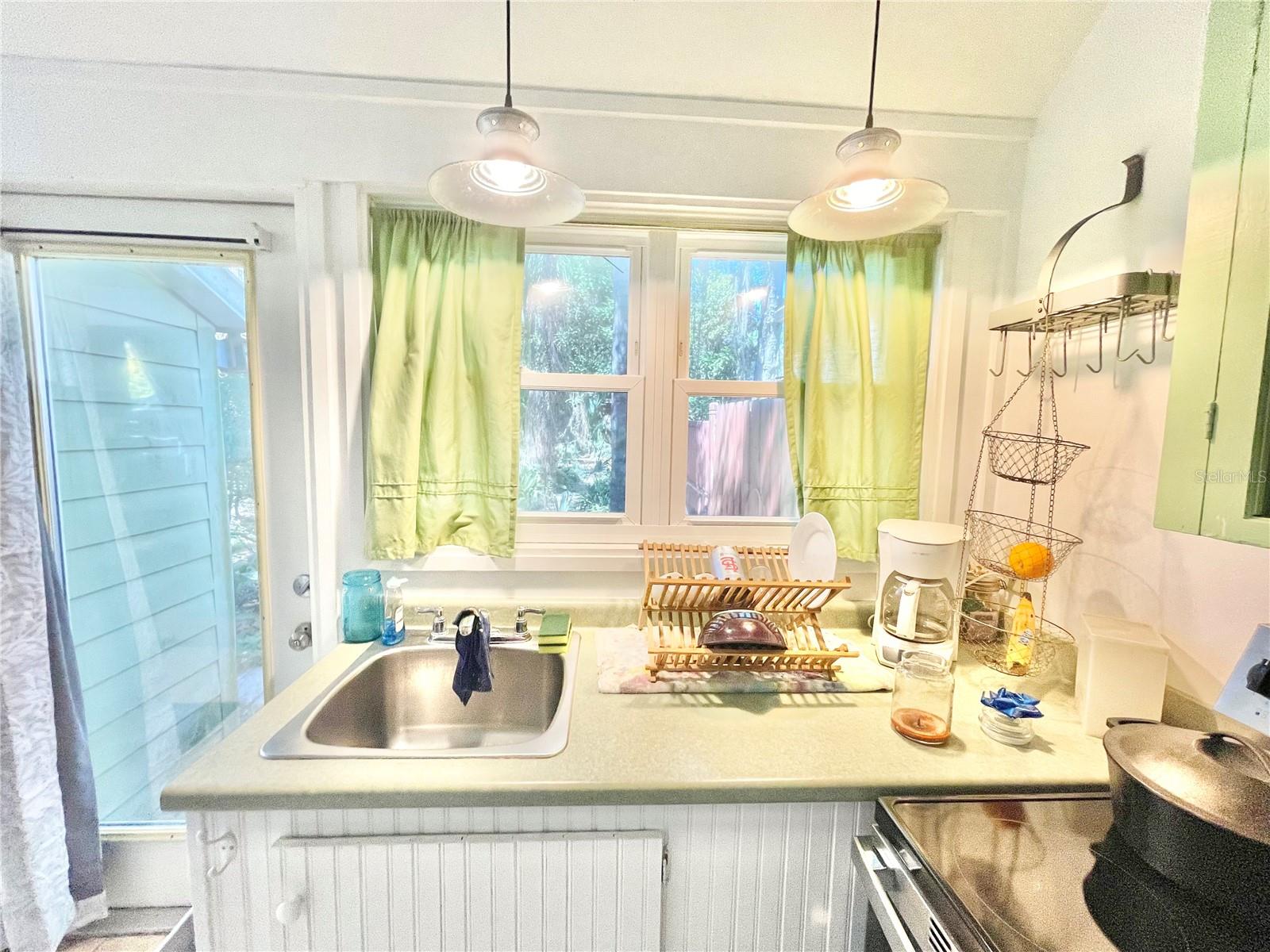 DOIG & ROBERTSONS ADDN-W R THOMAS - Residential Income