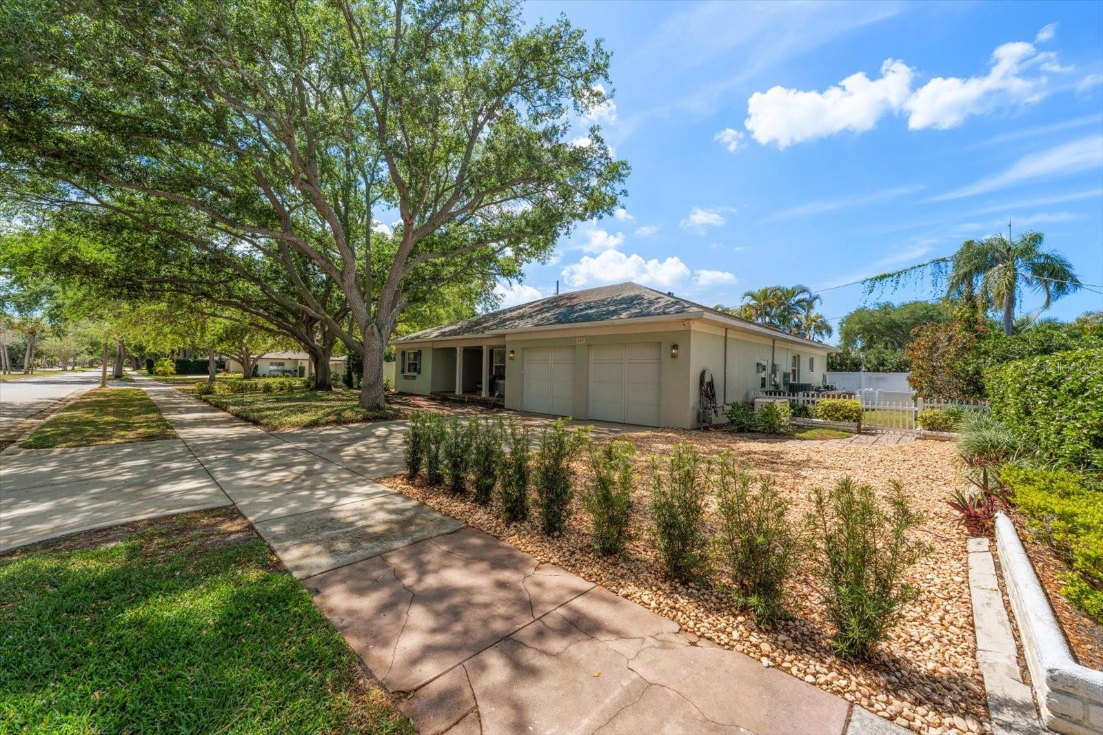 BELLEAIR ESTATES - Residential