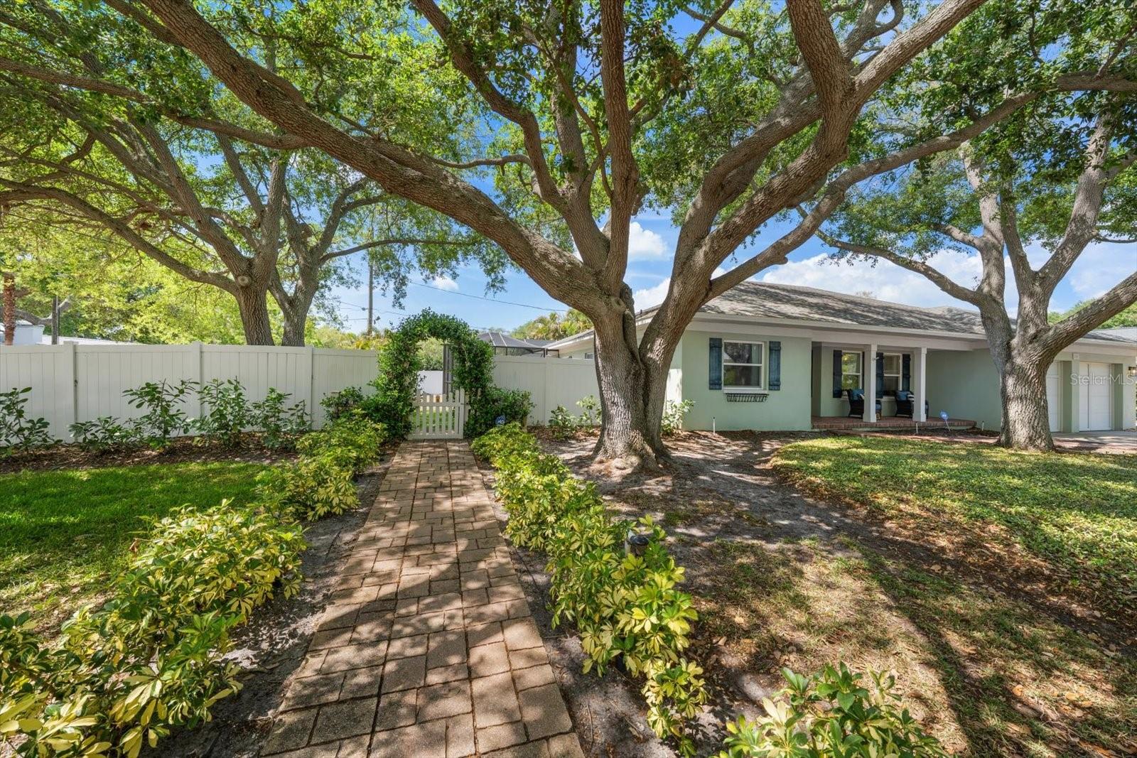 BELLEAIR ESTATES - Residential