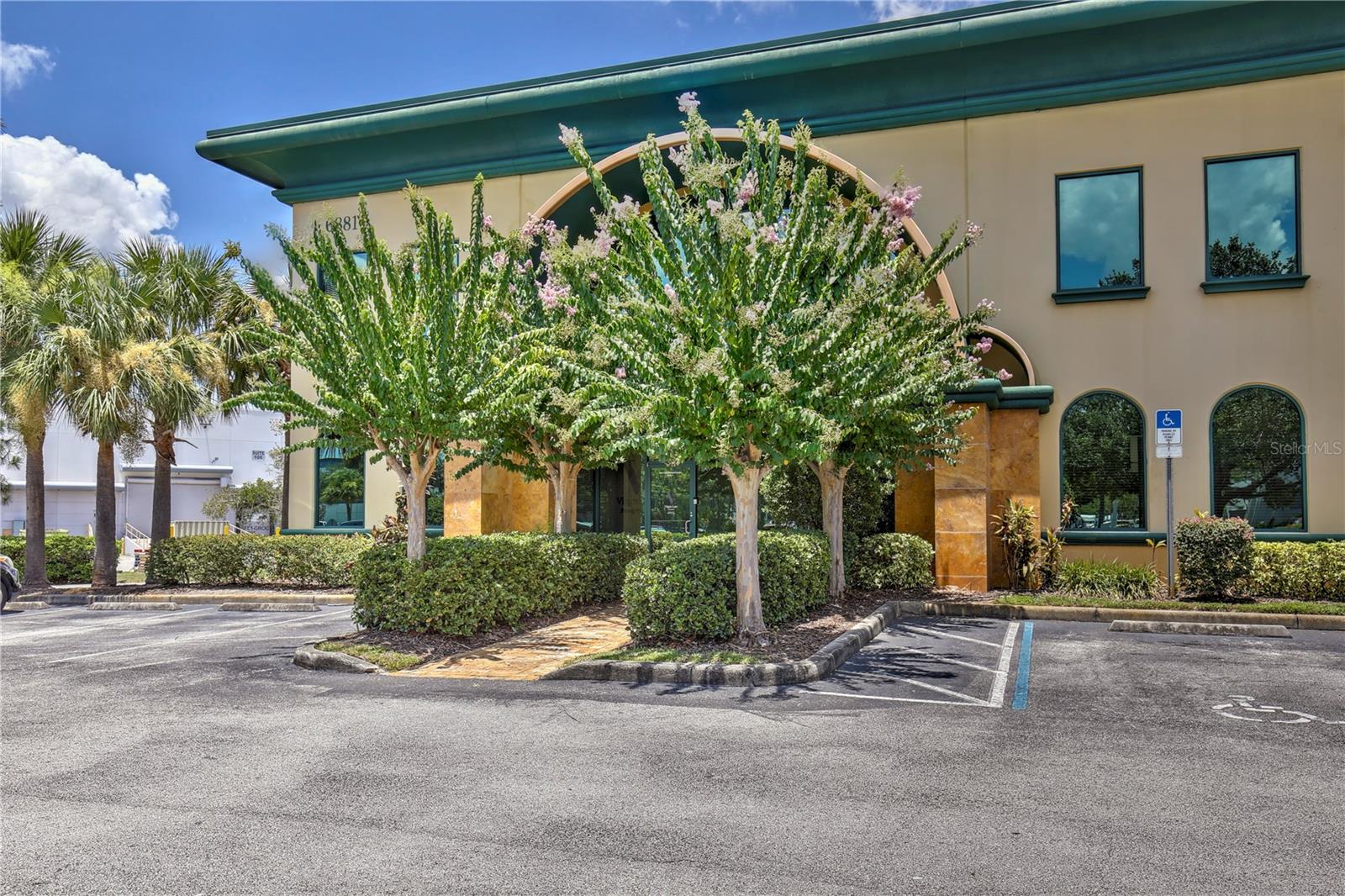 6881 KINGSPOINTE PARKWAY 1&2