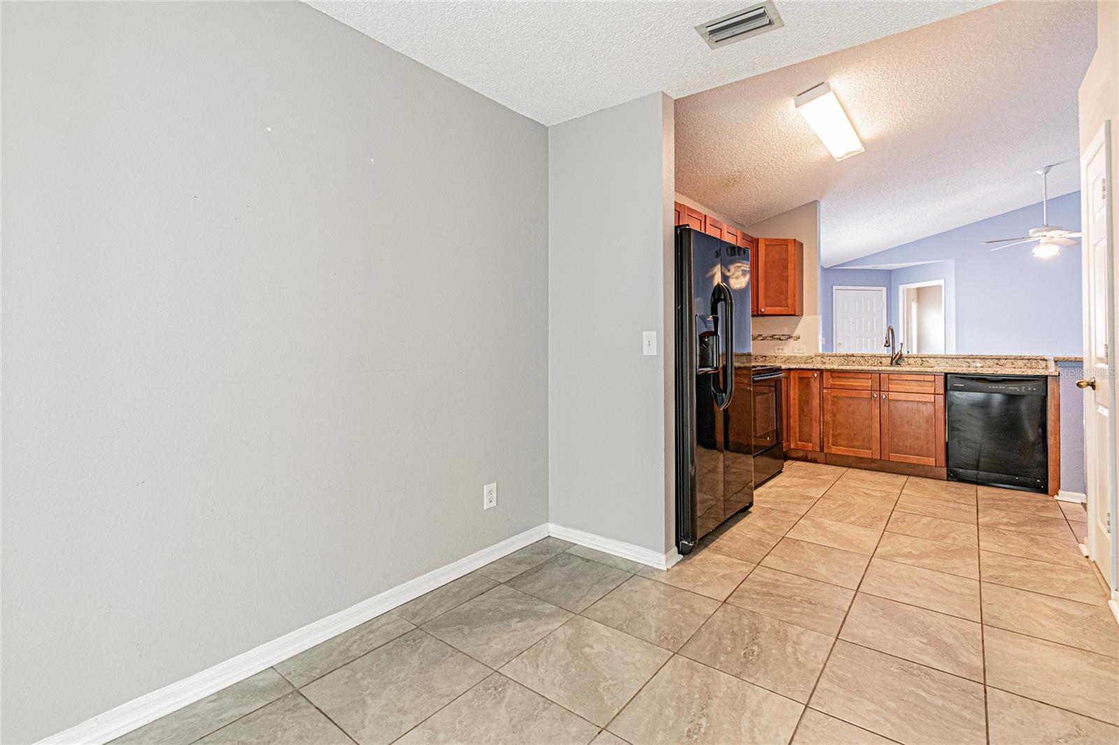 CARROLLWOOD CREEK - Residential Lease