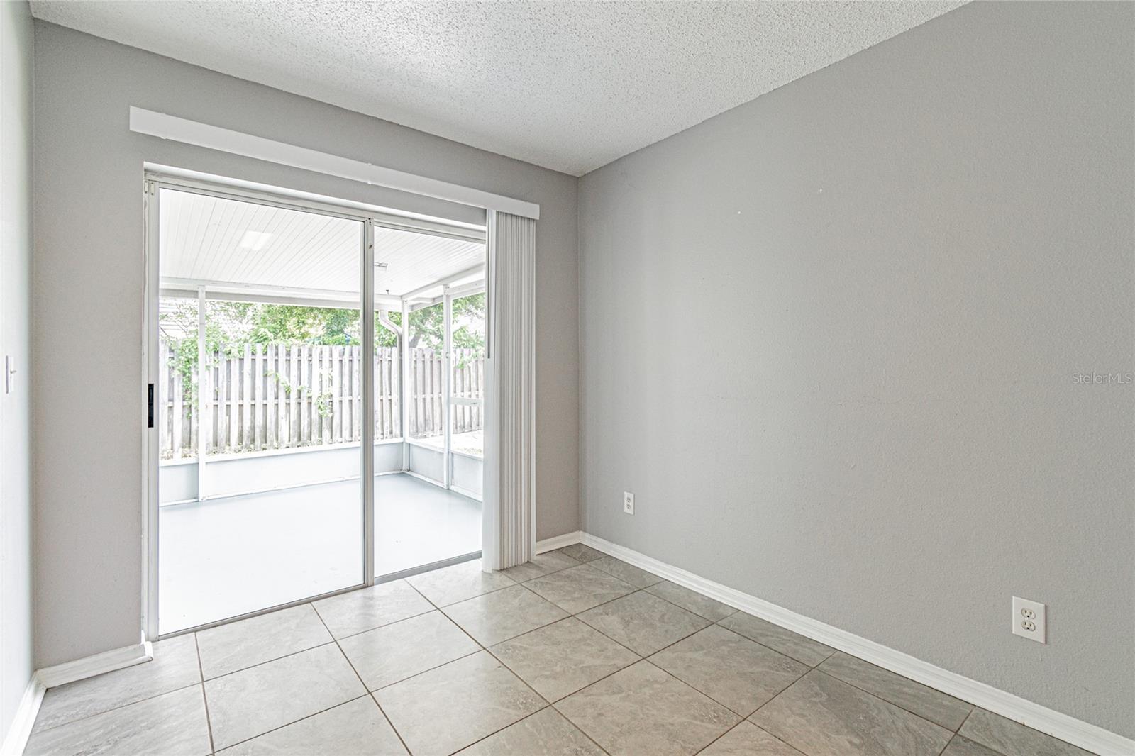 CARROLLWOOD CREEK - Residential Lease