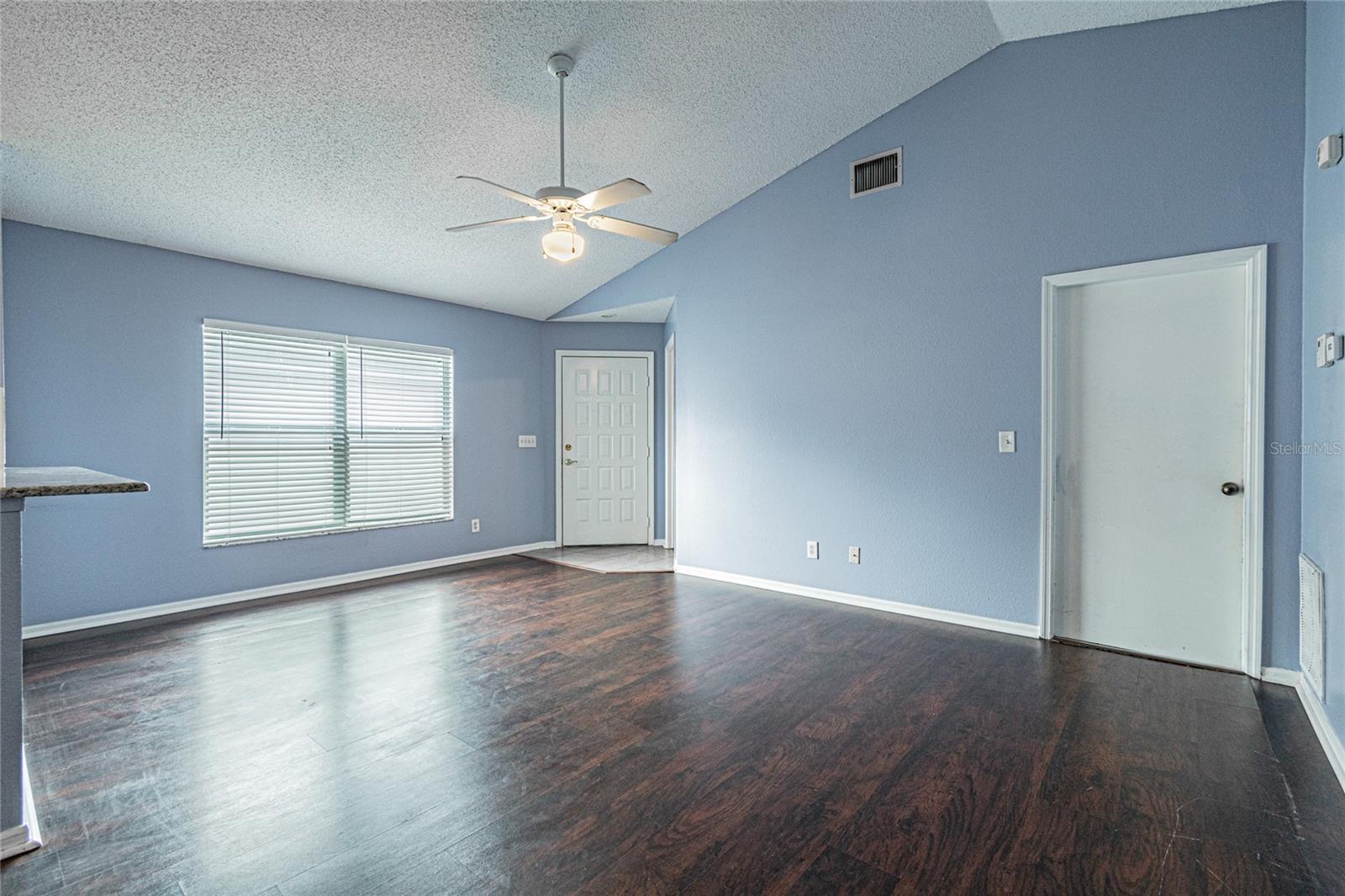 CARROLLWOOD CREEK - Residential Lease