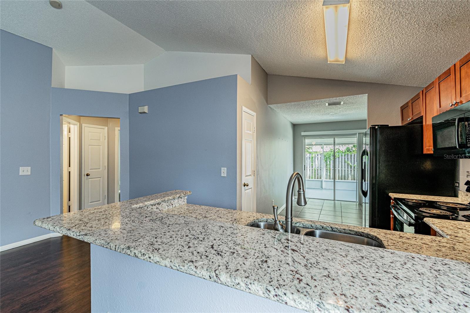 CARROLLWOOD CREEK - Residential Lease