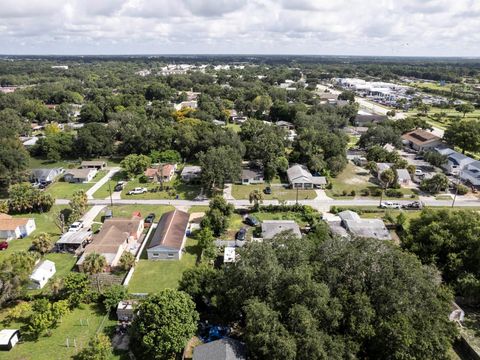 A home in LAKELAND