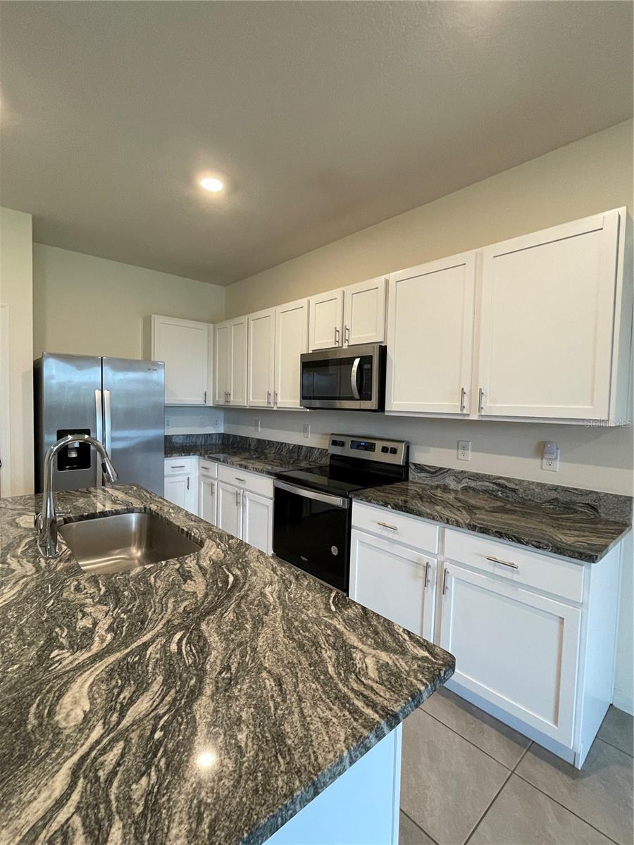 MEADOW RDG PH A-1 - Residential Lease