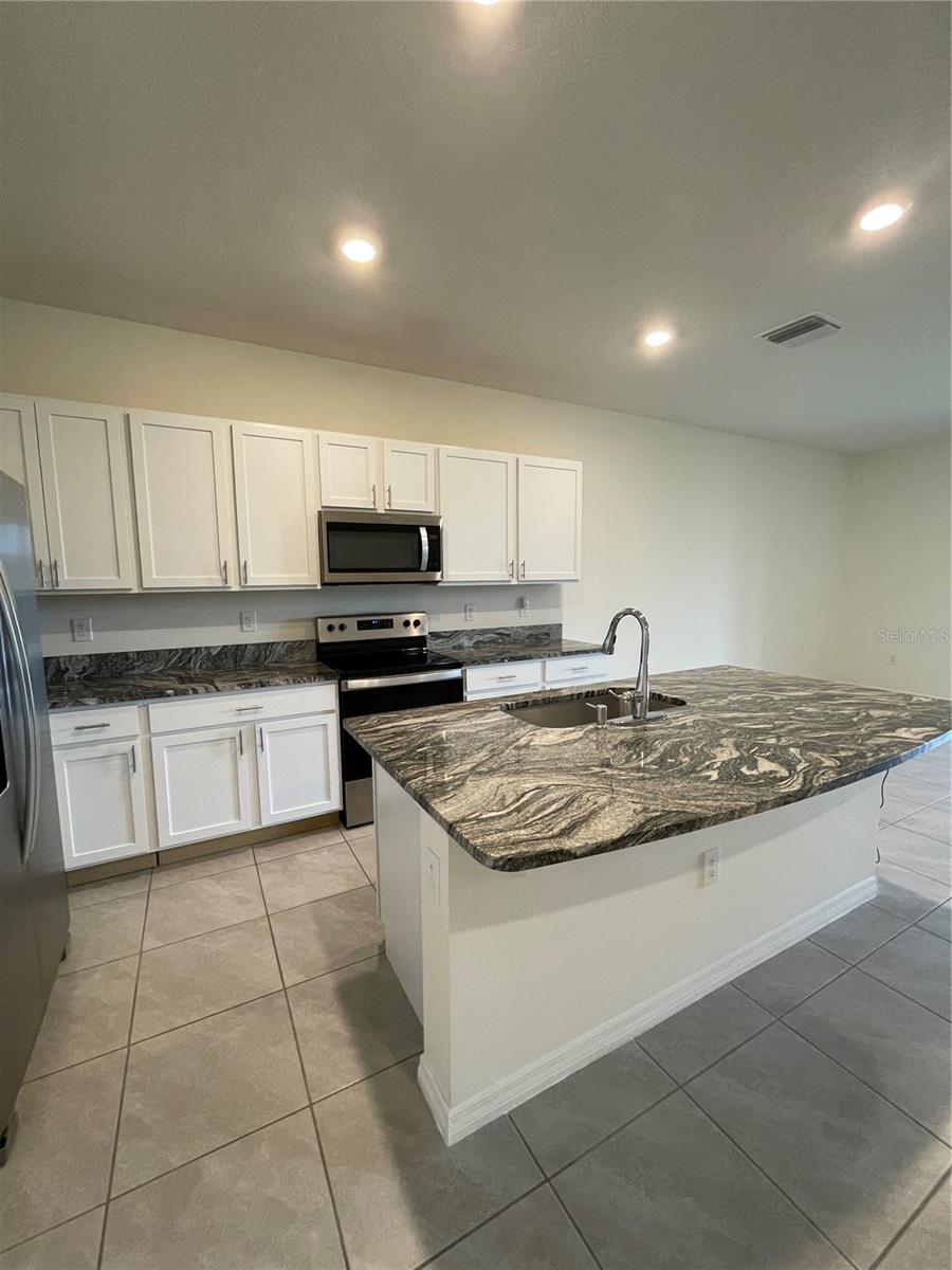 MEADOW RDG PH A-1 - Residential Lease