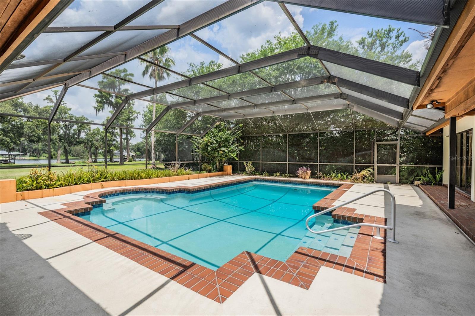 707 WARREN ROAD