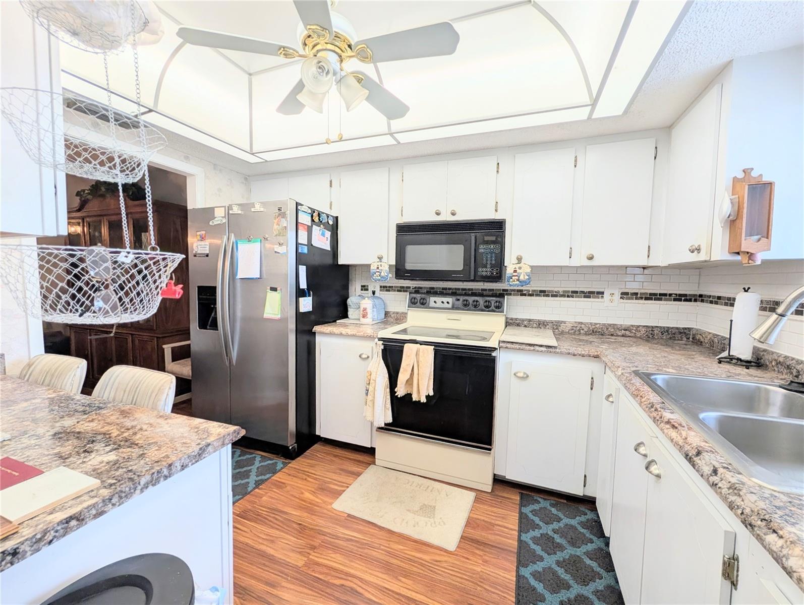 BAYSHORE ON THE LAKE APTS II SEC 3 - Residential