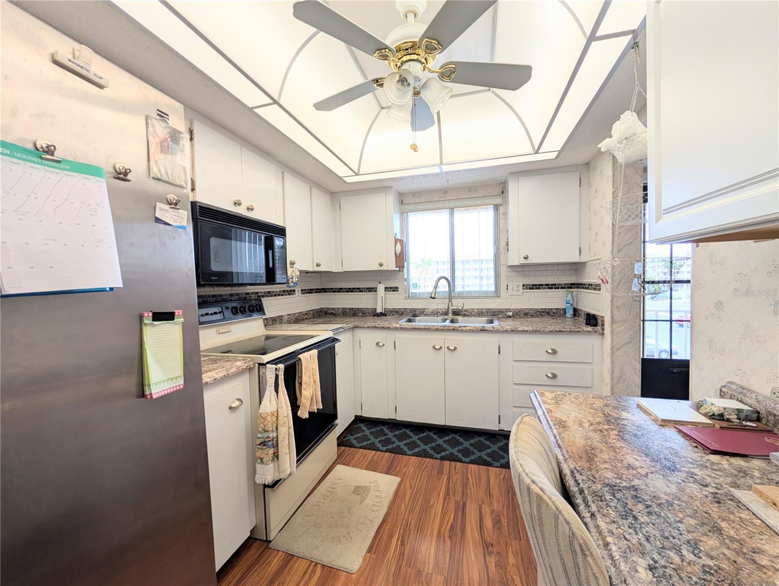 BAYSHORE ON THE LAKE APTS II SEC 3 - Residential