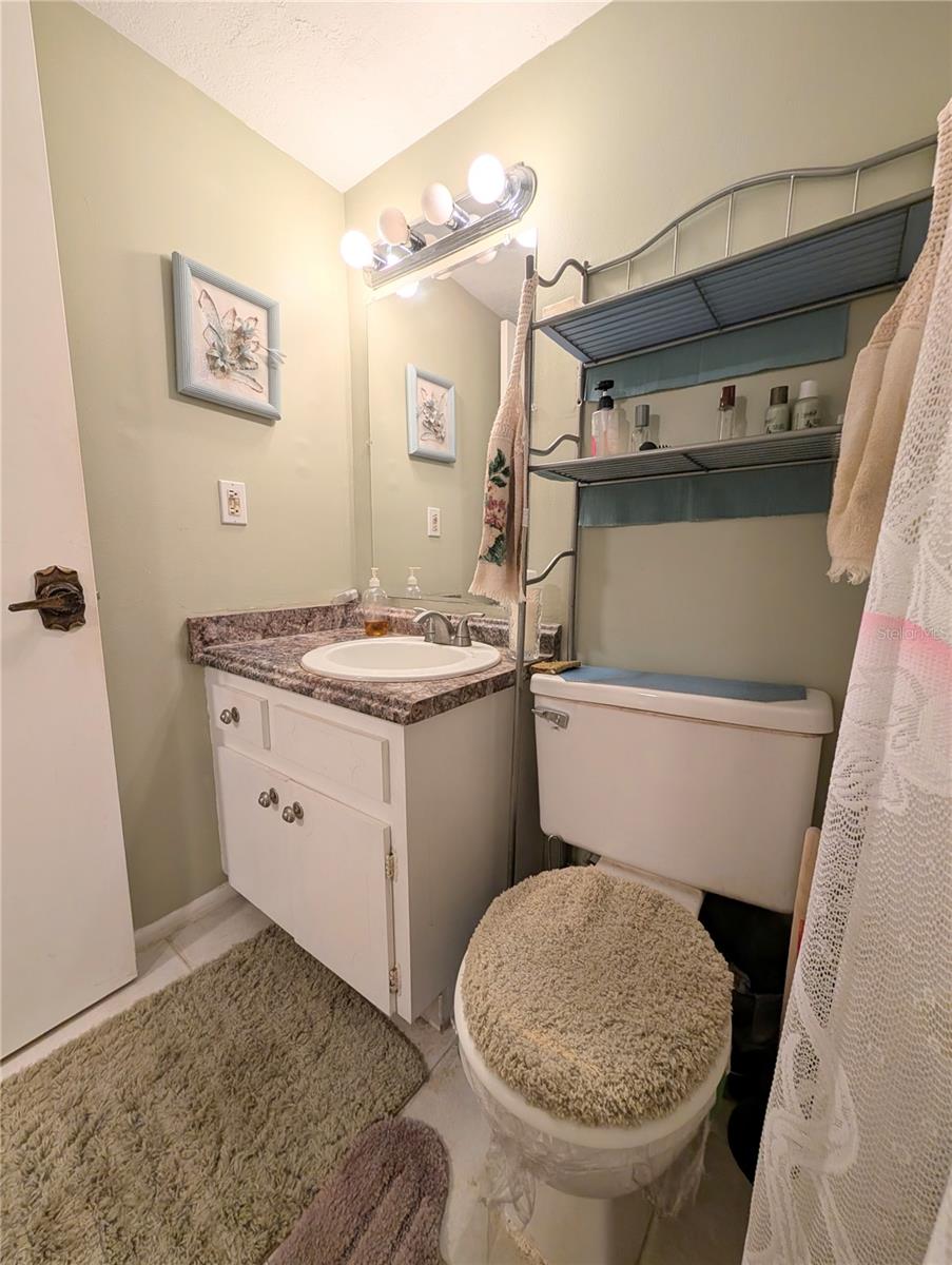 BAYSHORE ON THE LAKE APTS II SEC 3 - Residential