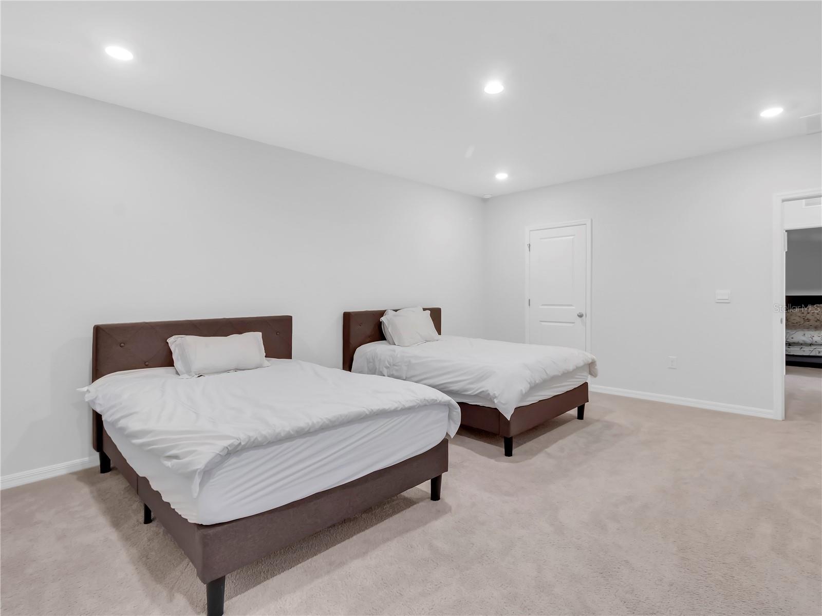 CREEK PRESERVE - Residential Lease