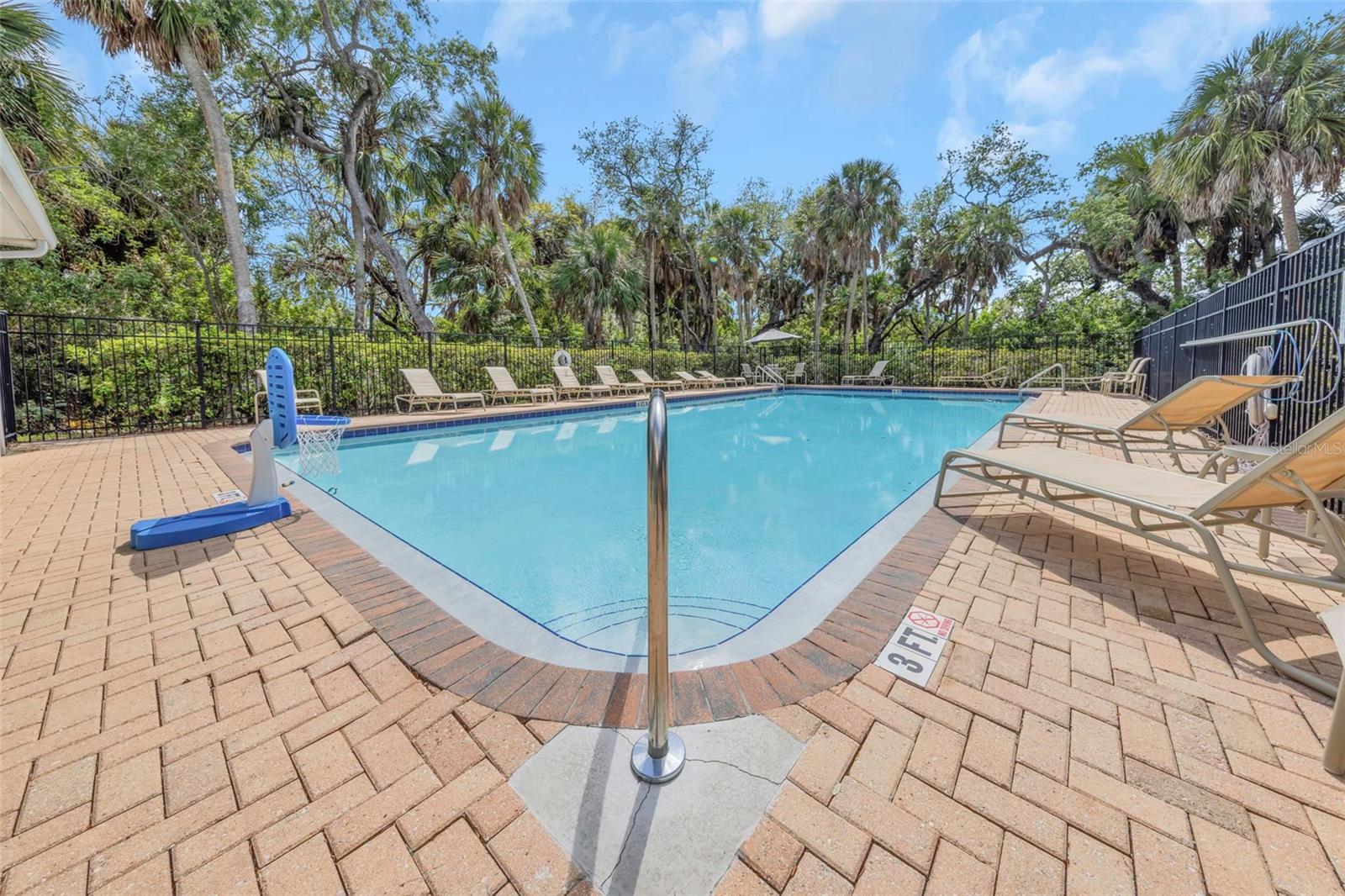 PALM RIVER TWNHMS PH 2 - Residential