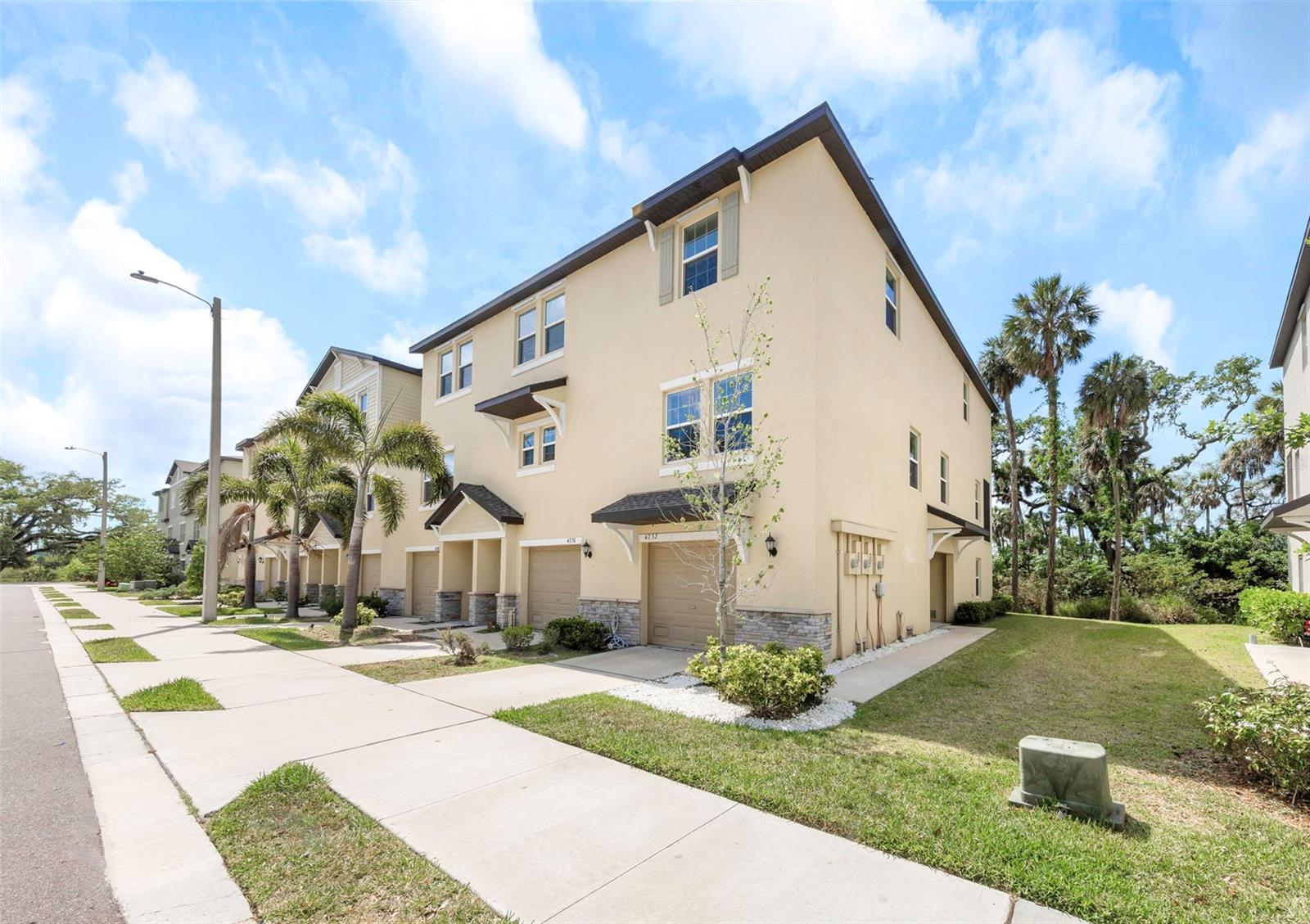 PALM RIVER TWNHMS PH 2 - Residential