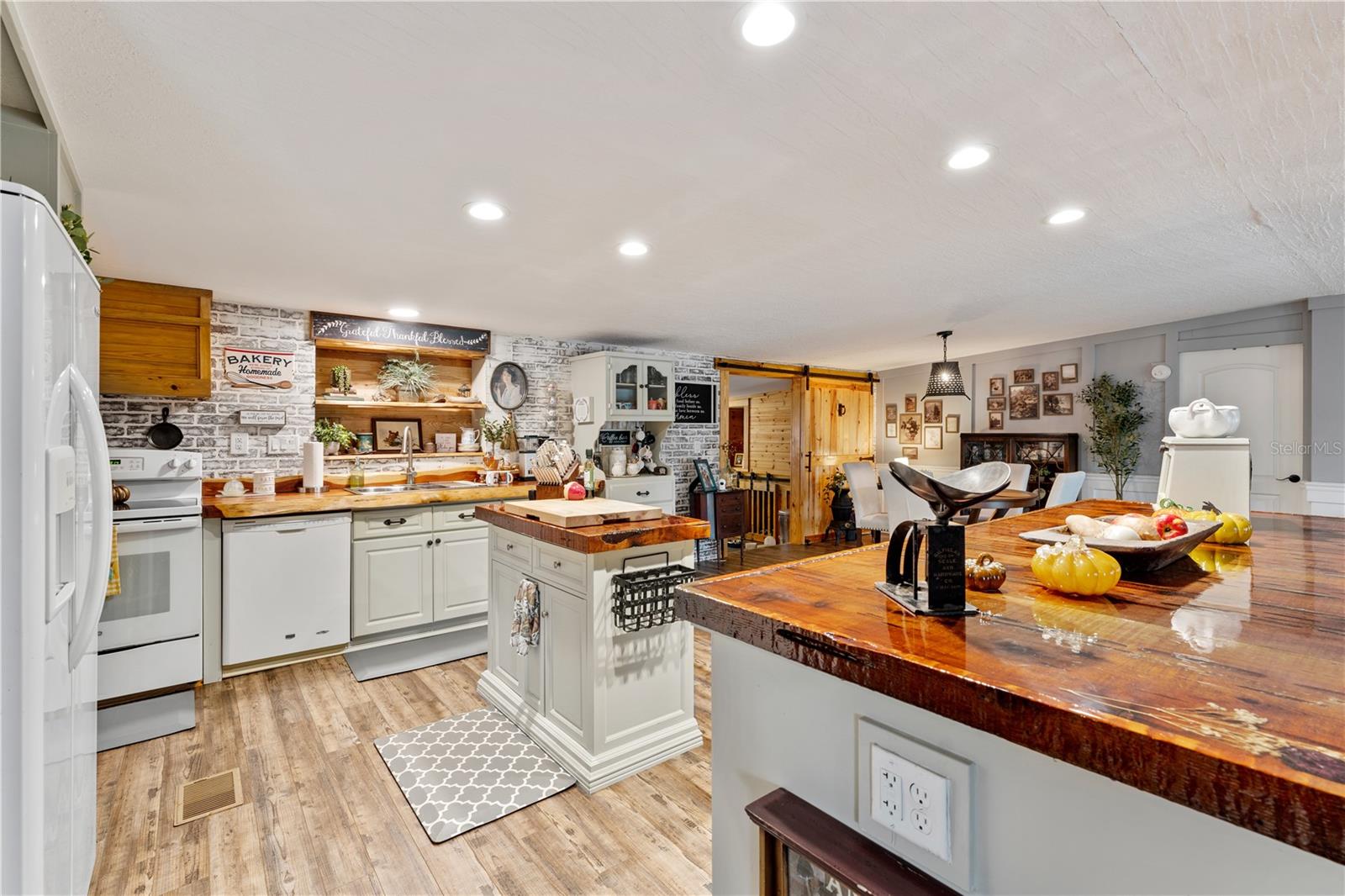 FOREST HILLS UNREC - Residential