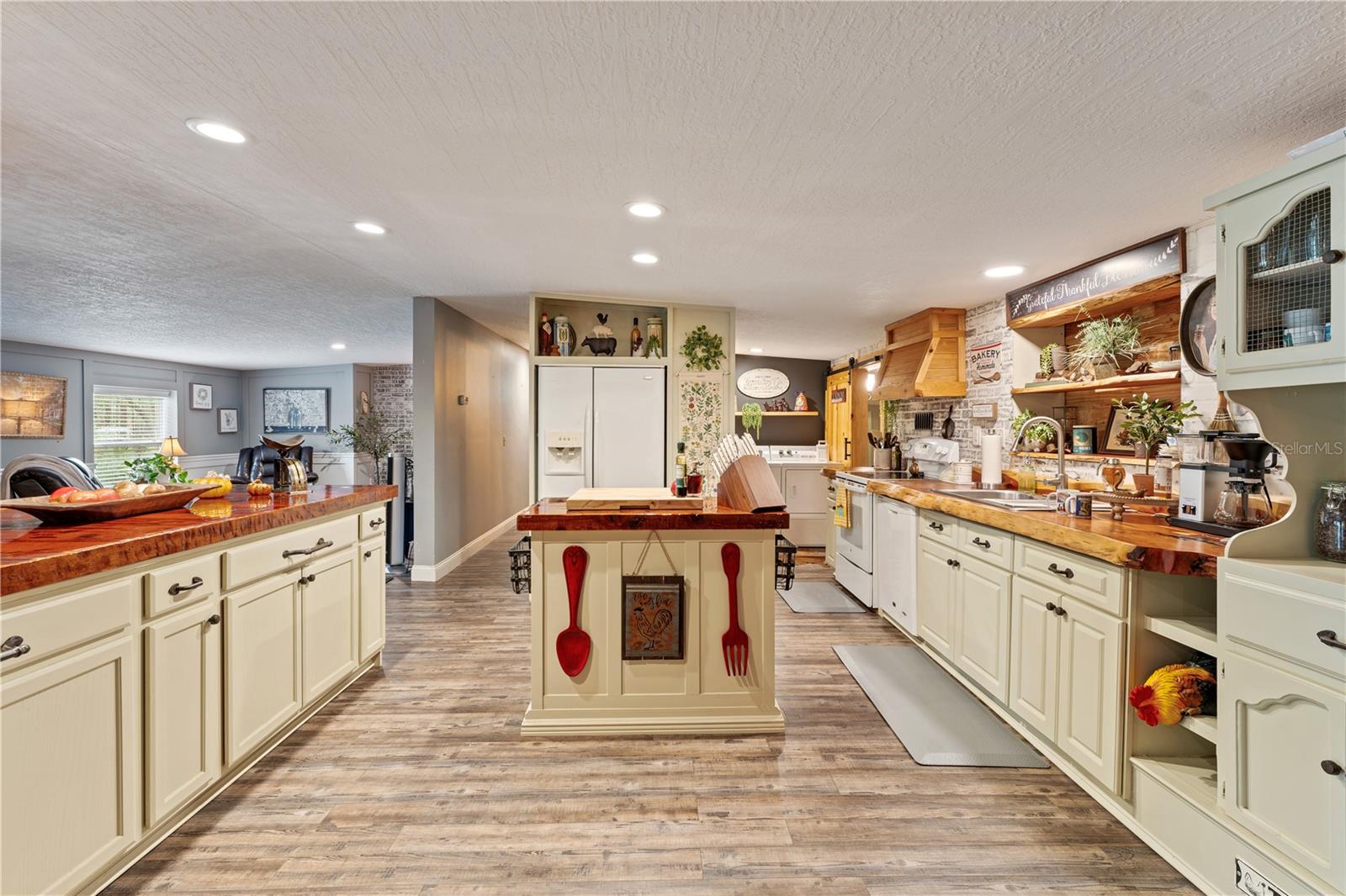 FOREST HILLS UNREC - Residential