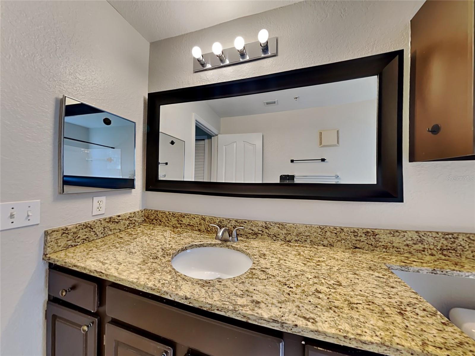 VISCONTI EAST - Residential Lease