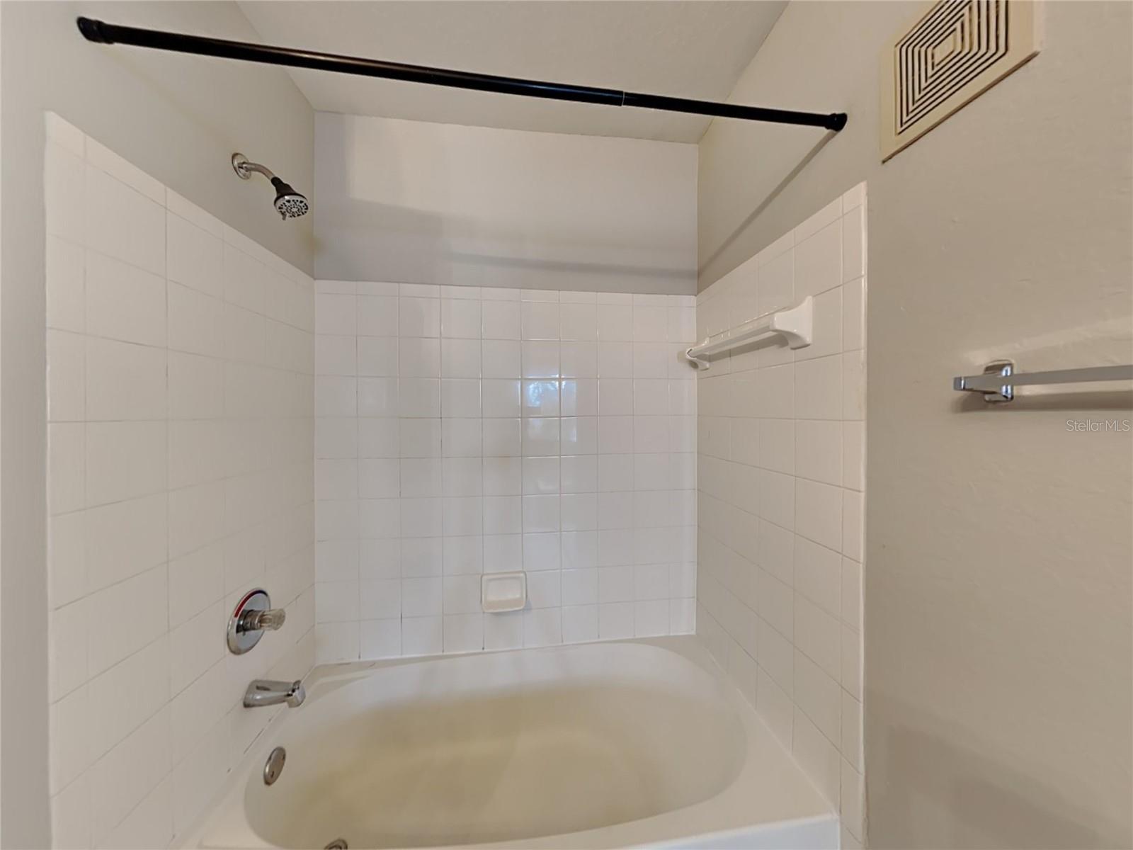 VISCONTI EAST - Residential Lease